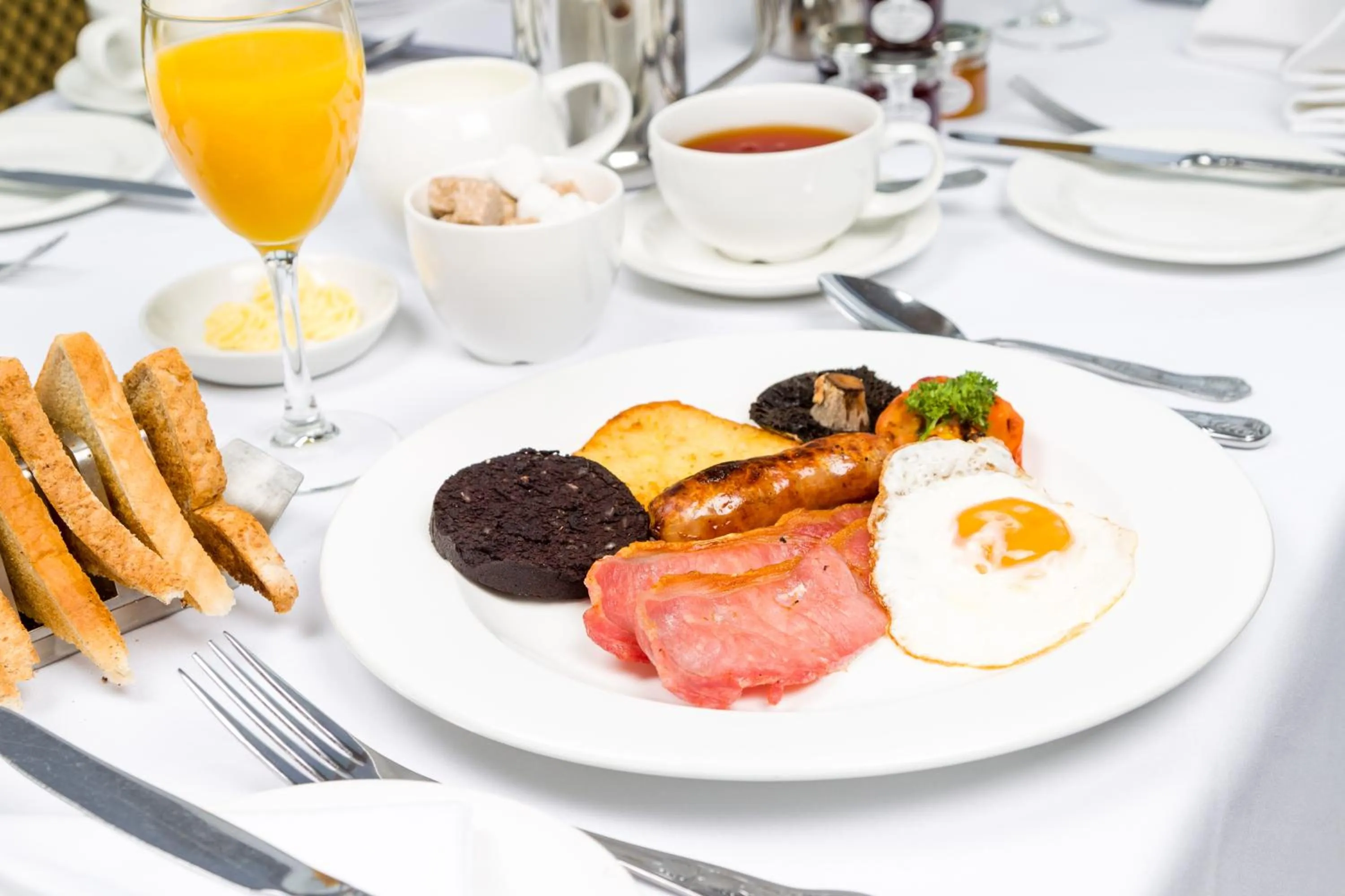 Breakfast in Grovefield House Hotel By Uno