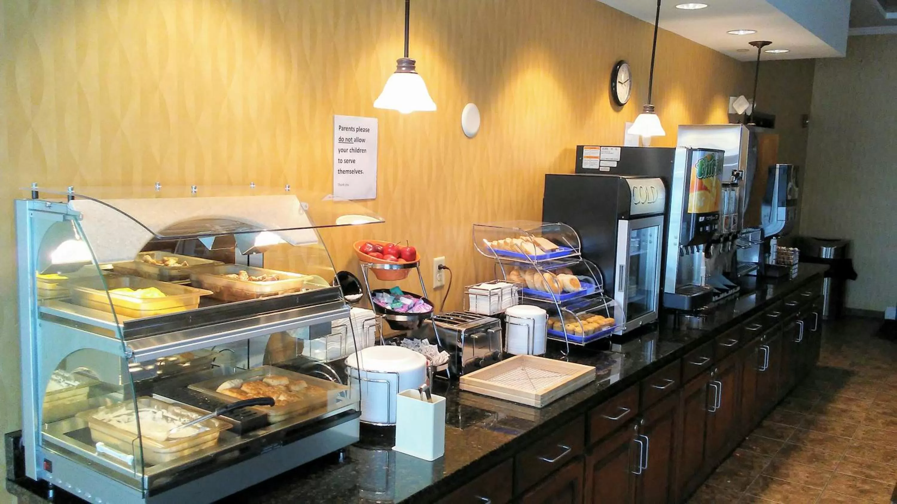 Buffet breakfast in Astoria Hotel & Suites - Glendive