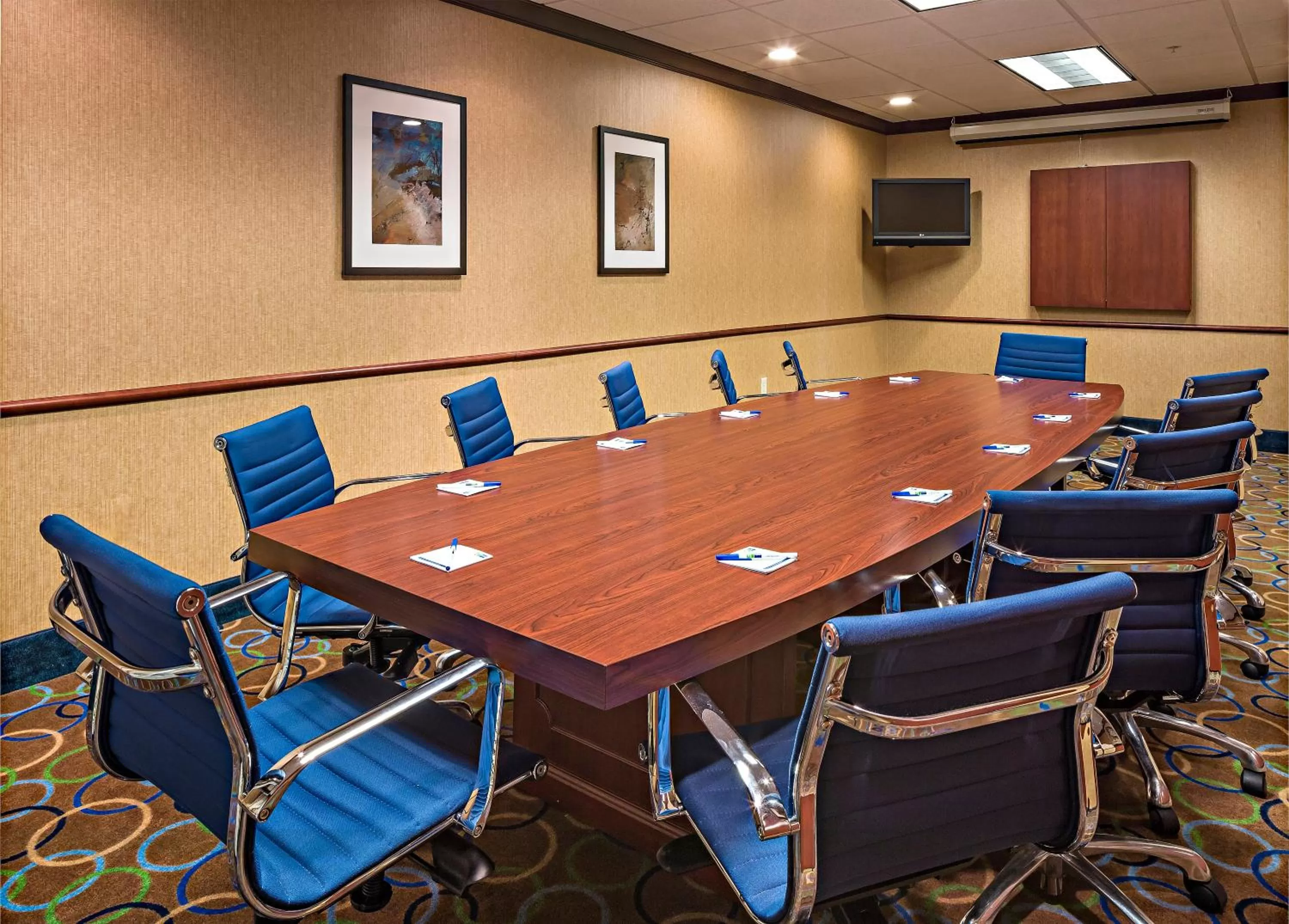 Meeting/conference room in Holiday Inn Express Hotel & Suites Manchester - Airport by IHG