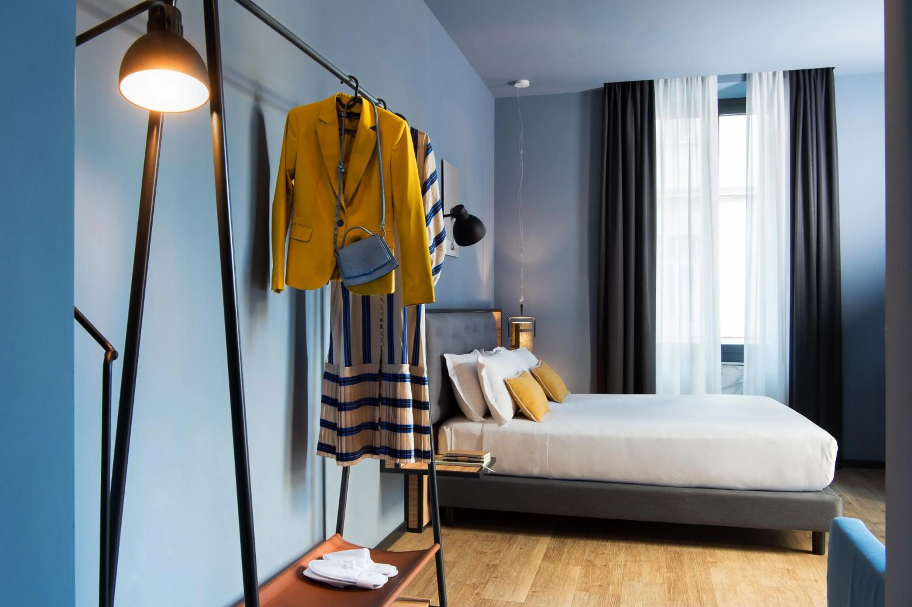 wardrobe, Bed in The Poet Hotel