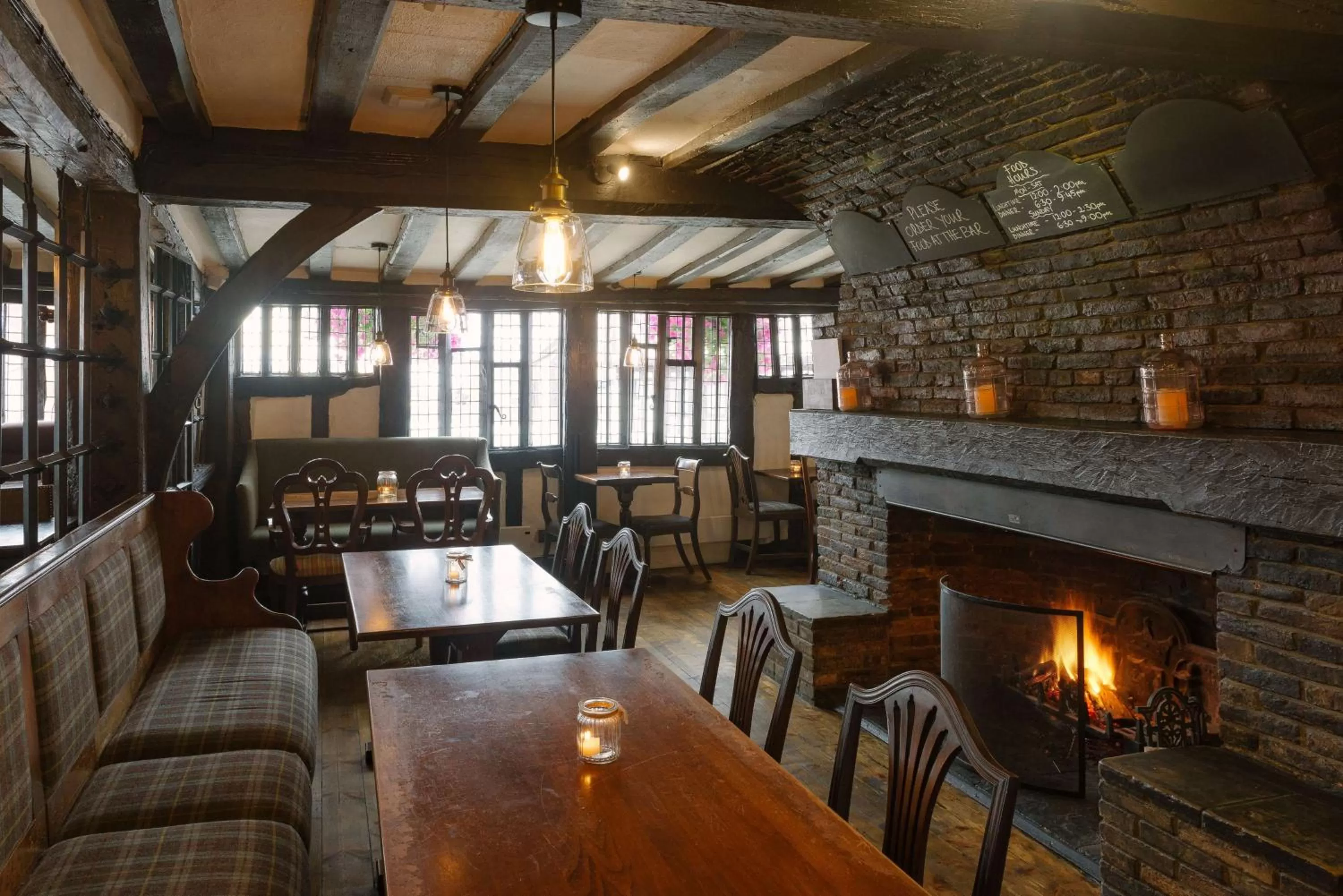 Lounge or bar in Best Western The Rose & Crown Hotel