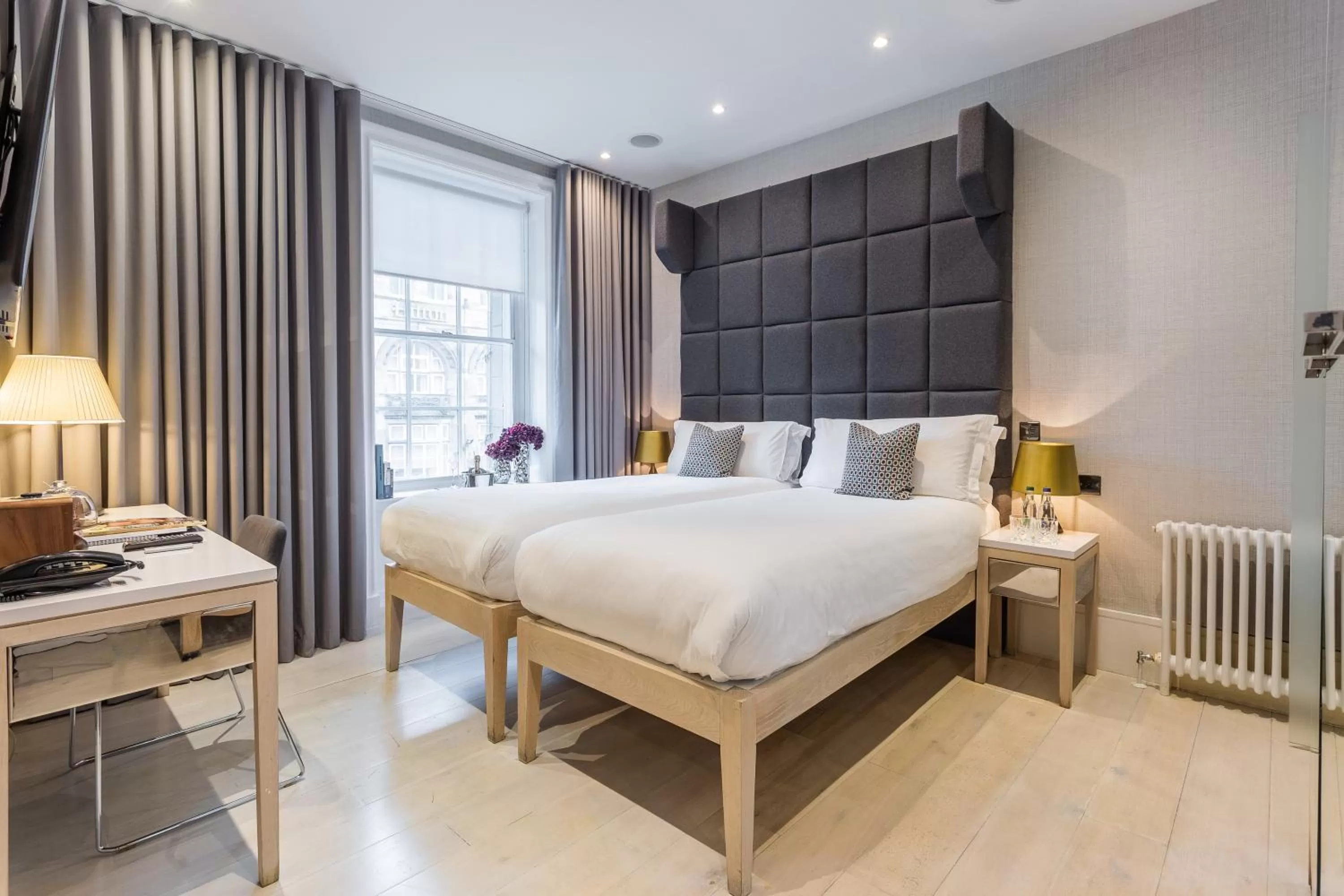 Bed in The Inn on the Mile