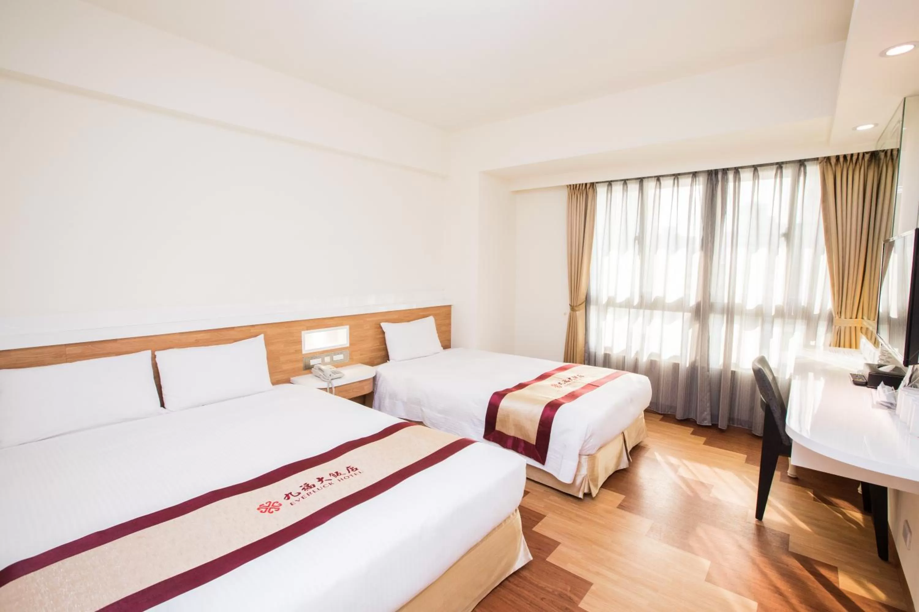 Bedroom, Bed in Ever Luck Hotel