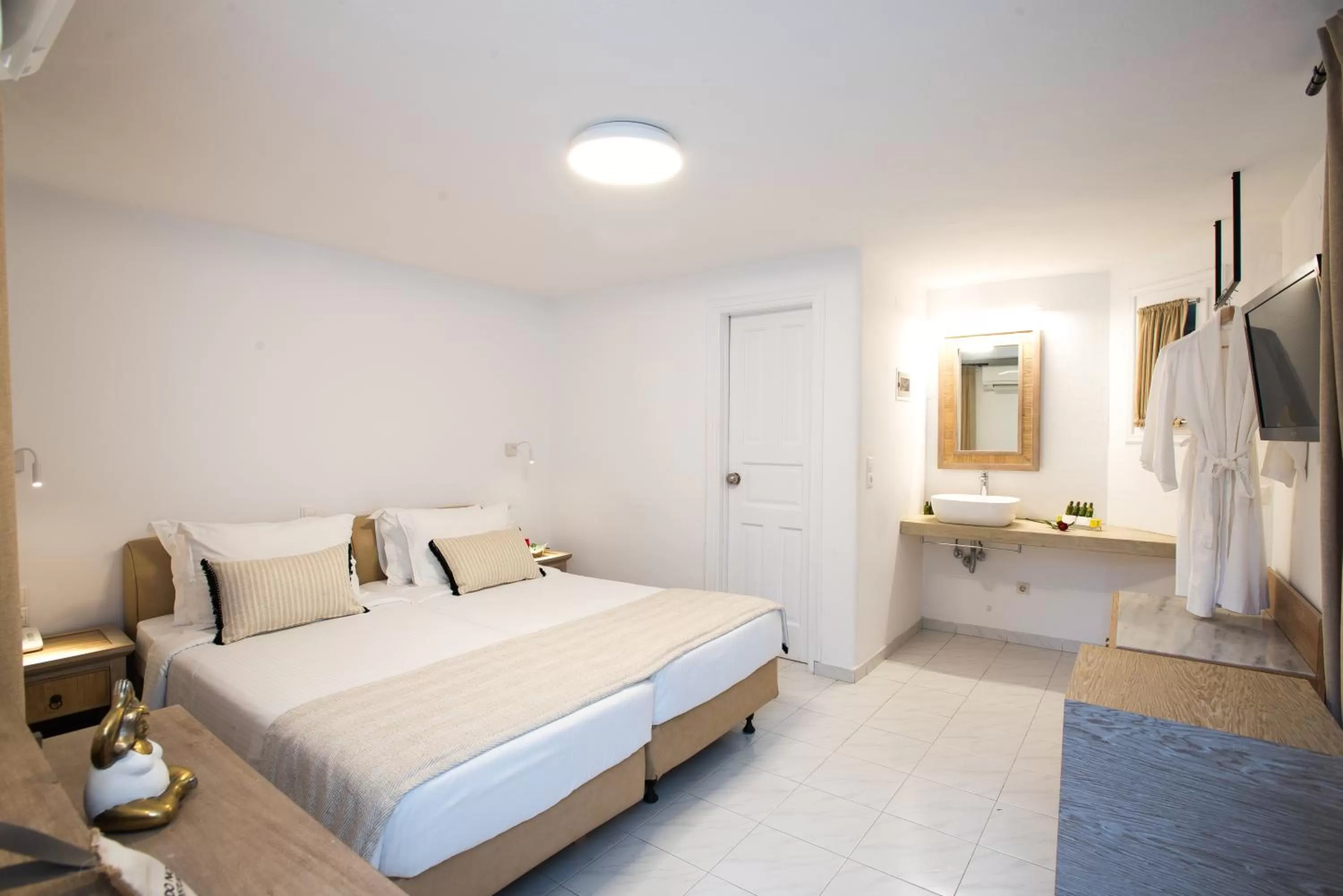 Studio (2 Adults) - Twin Beds in Island Mykonos Suites