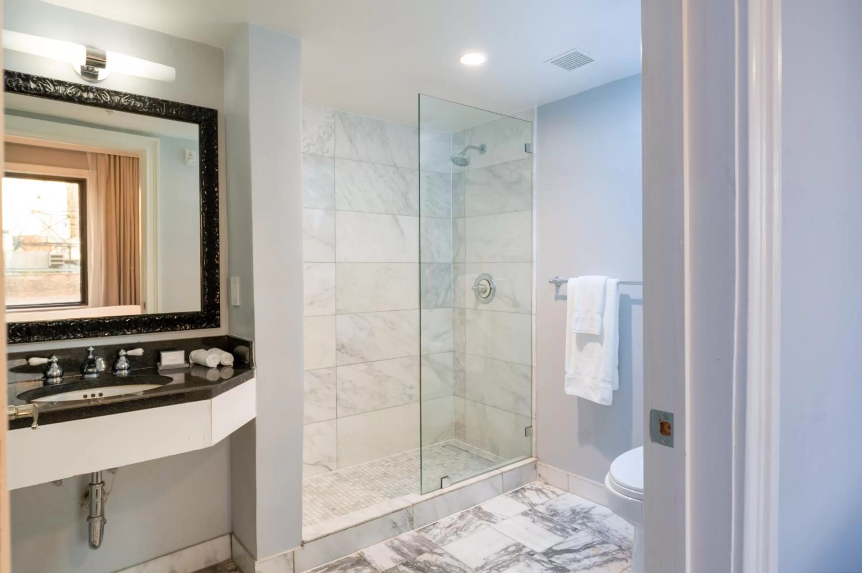 Shower, Bathroom in Hotel Vinache