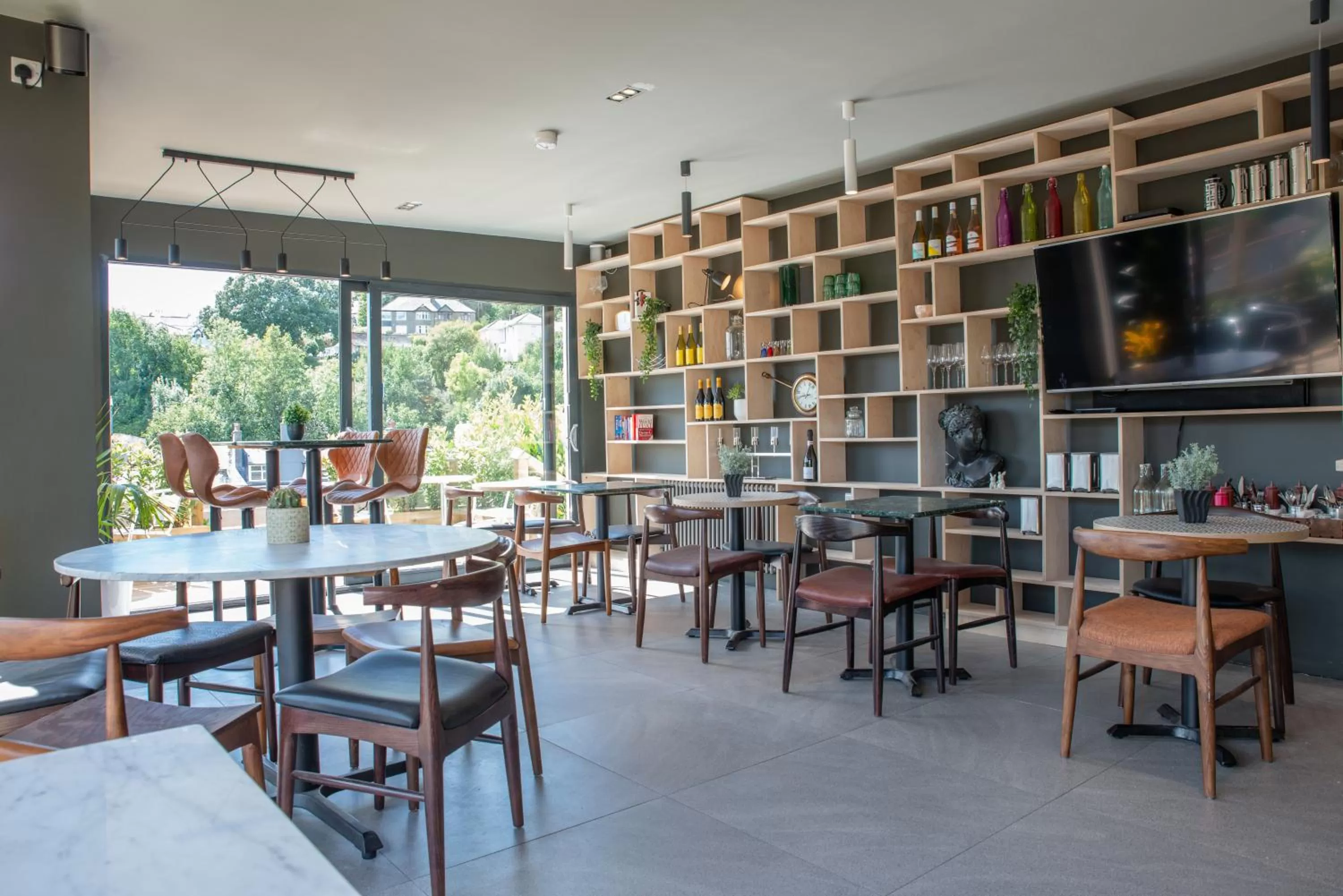 Communal lounge/ TV room in Rockmount Rooms & Apartment