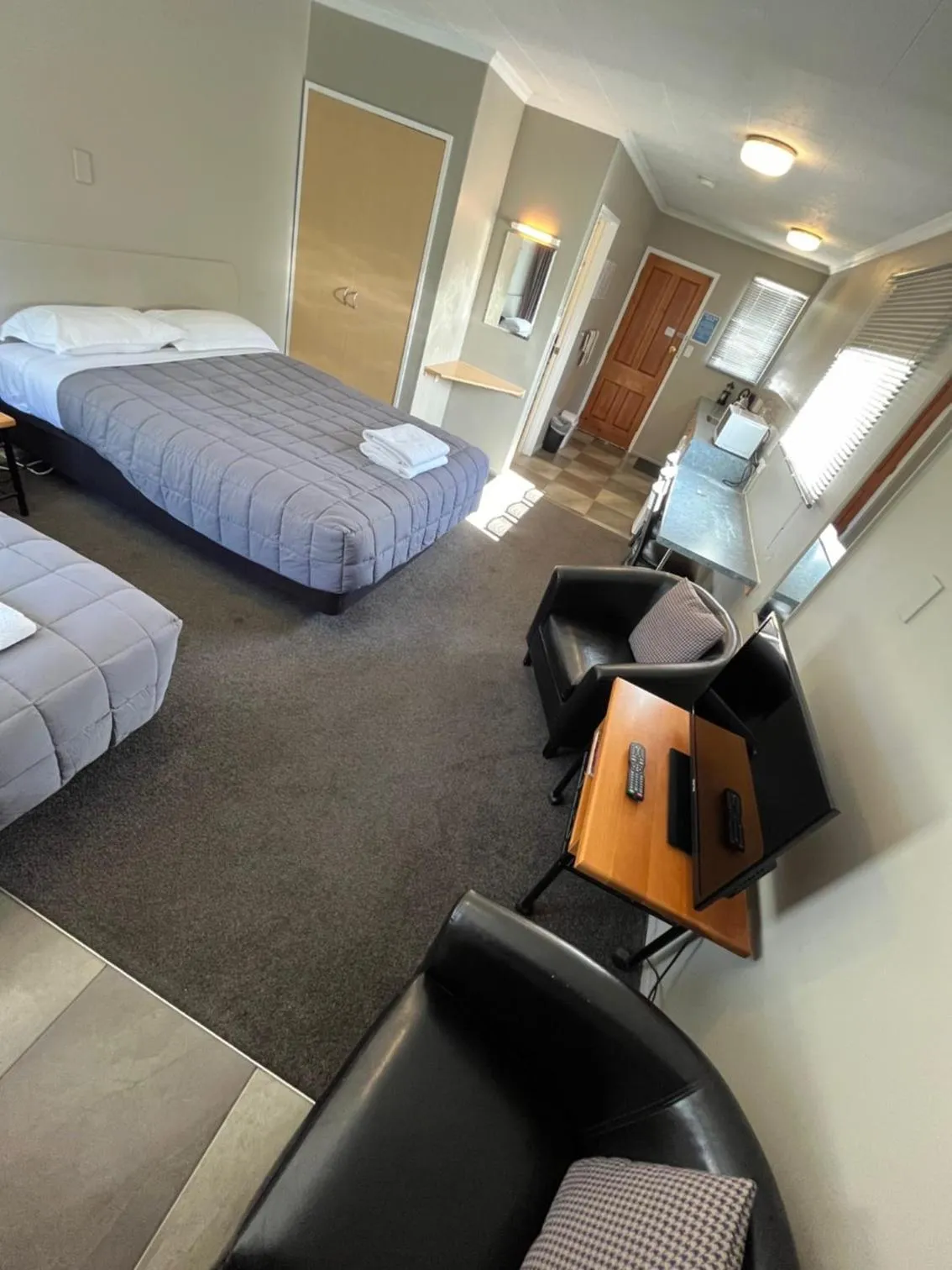 TV and multimedia, Bed in Manuka Crescent Motel