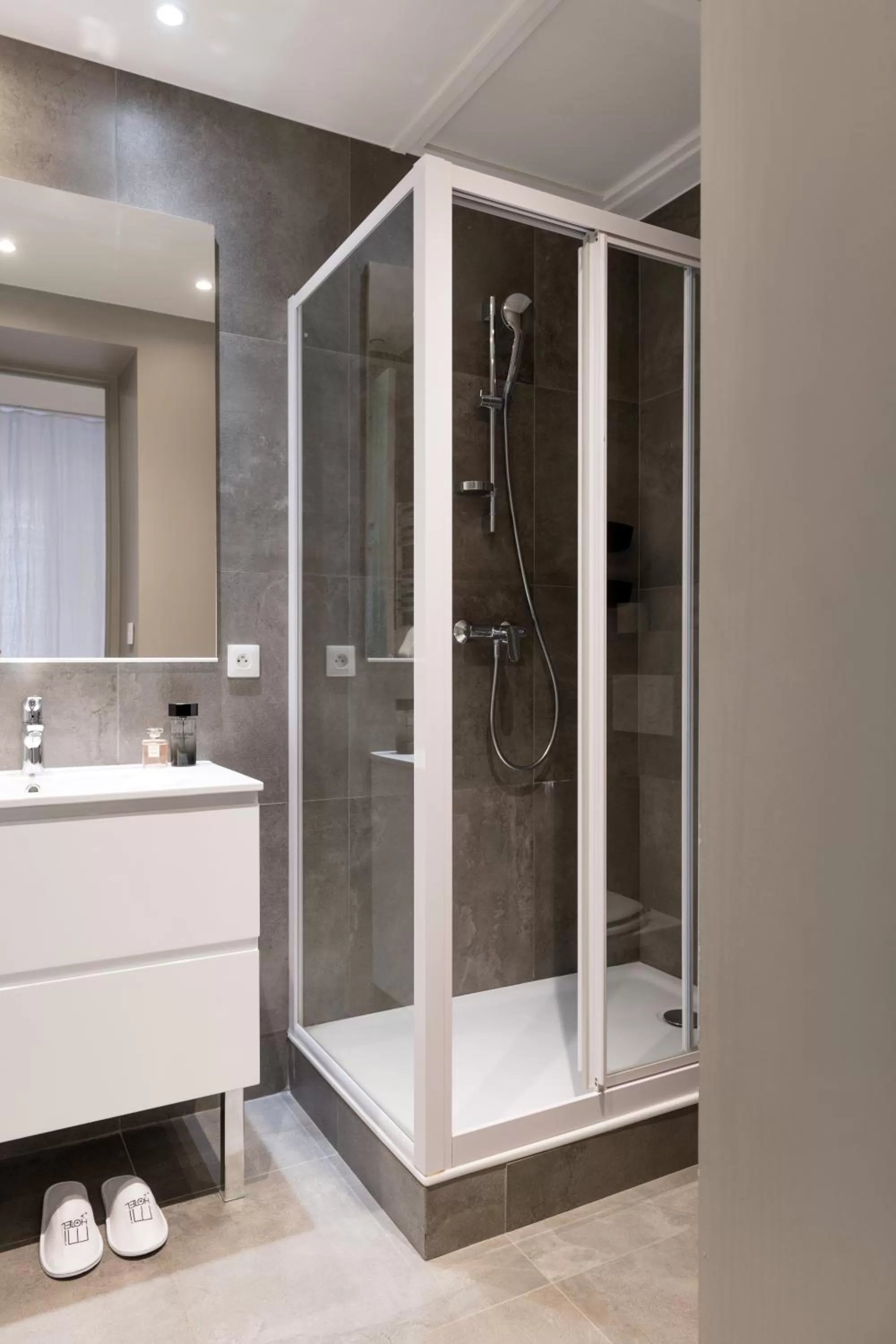 Shower in MiHotel Gailleton