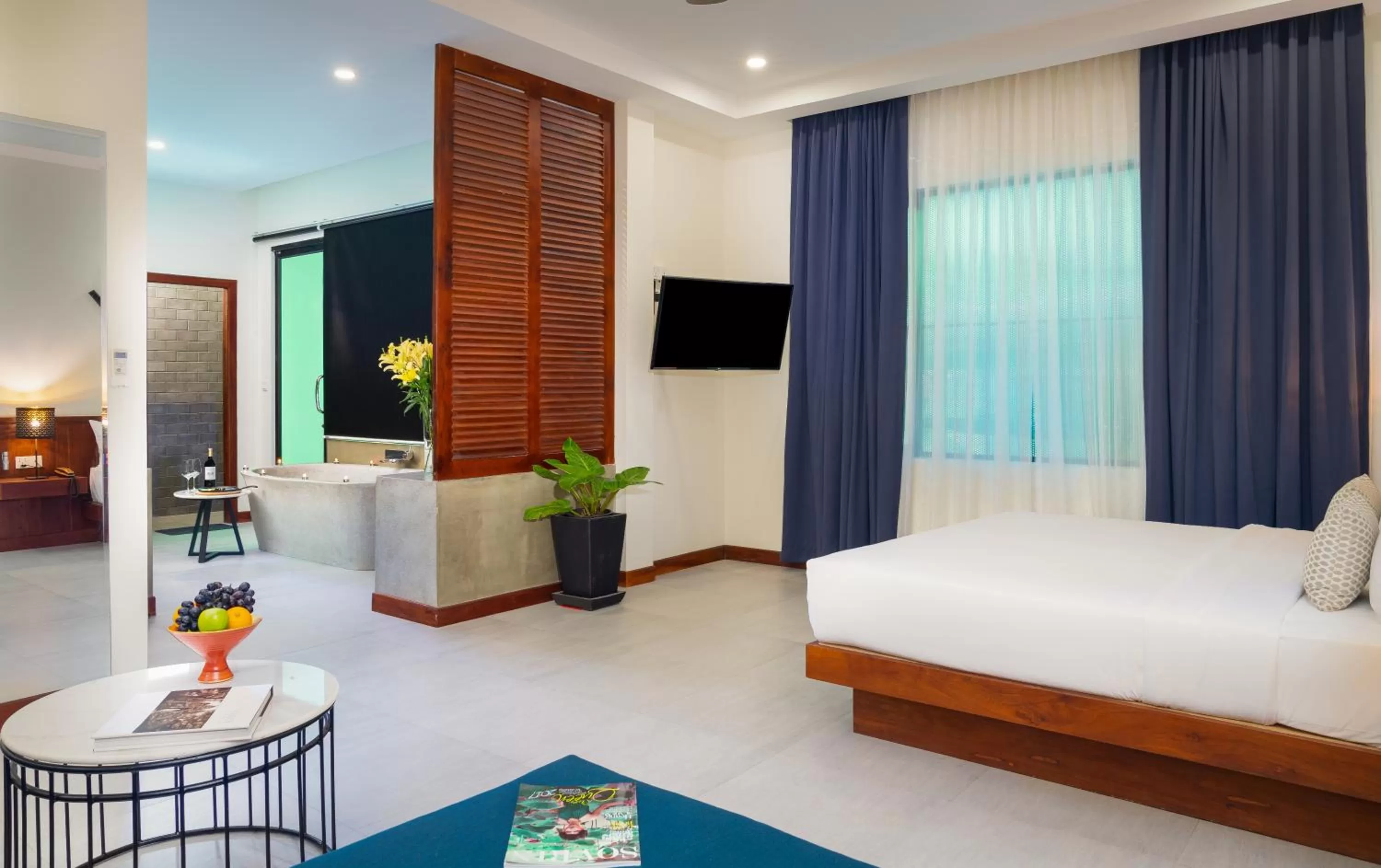 Toilet, Bed in Blanc Smith Residence