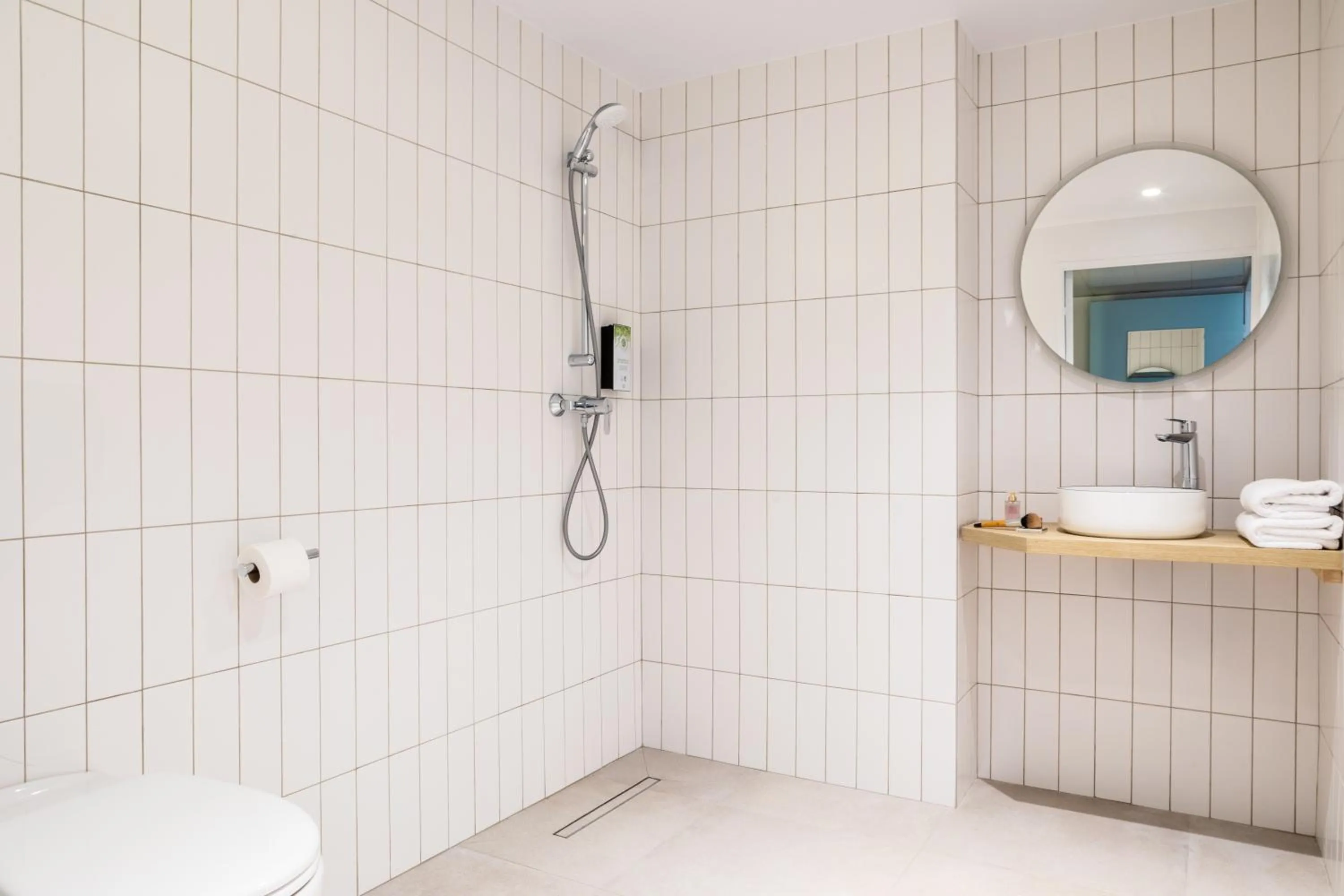 Shower, Bathroom in Campanile Paris - Saint-Denis Quai-De-St Ouen