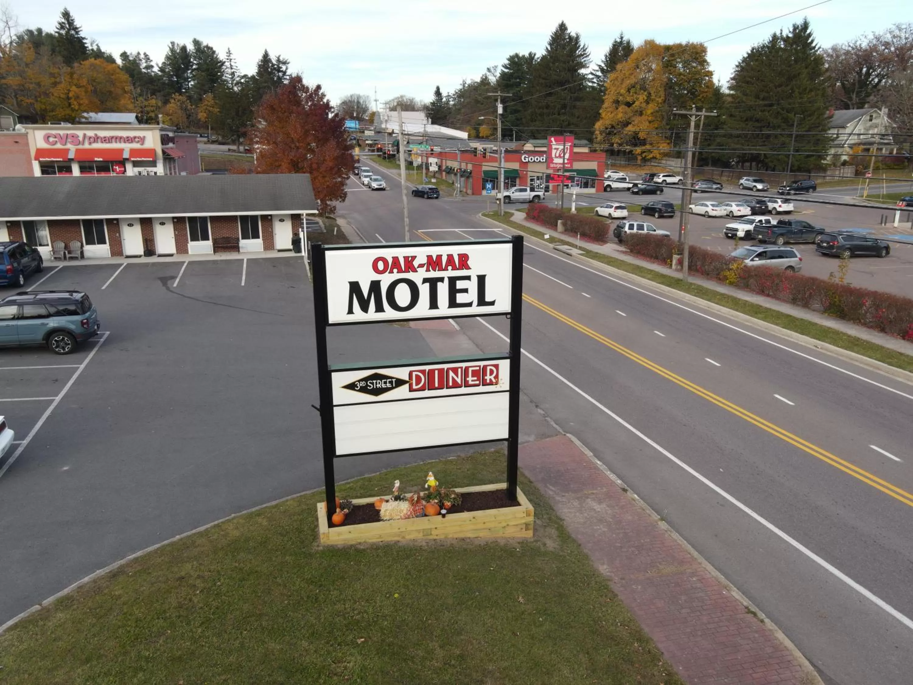 Property logo or sign in Oak Mar Motel