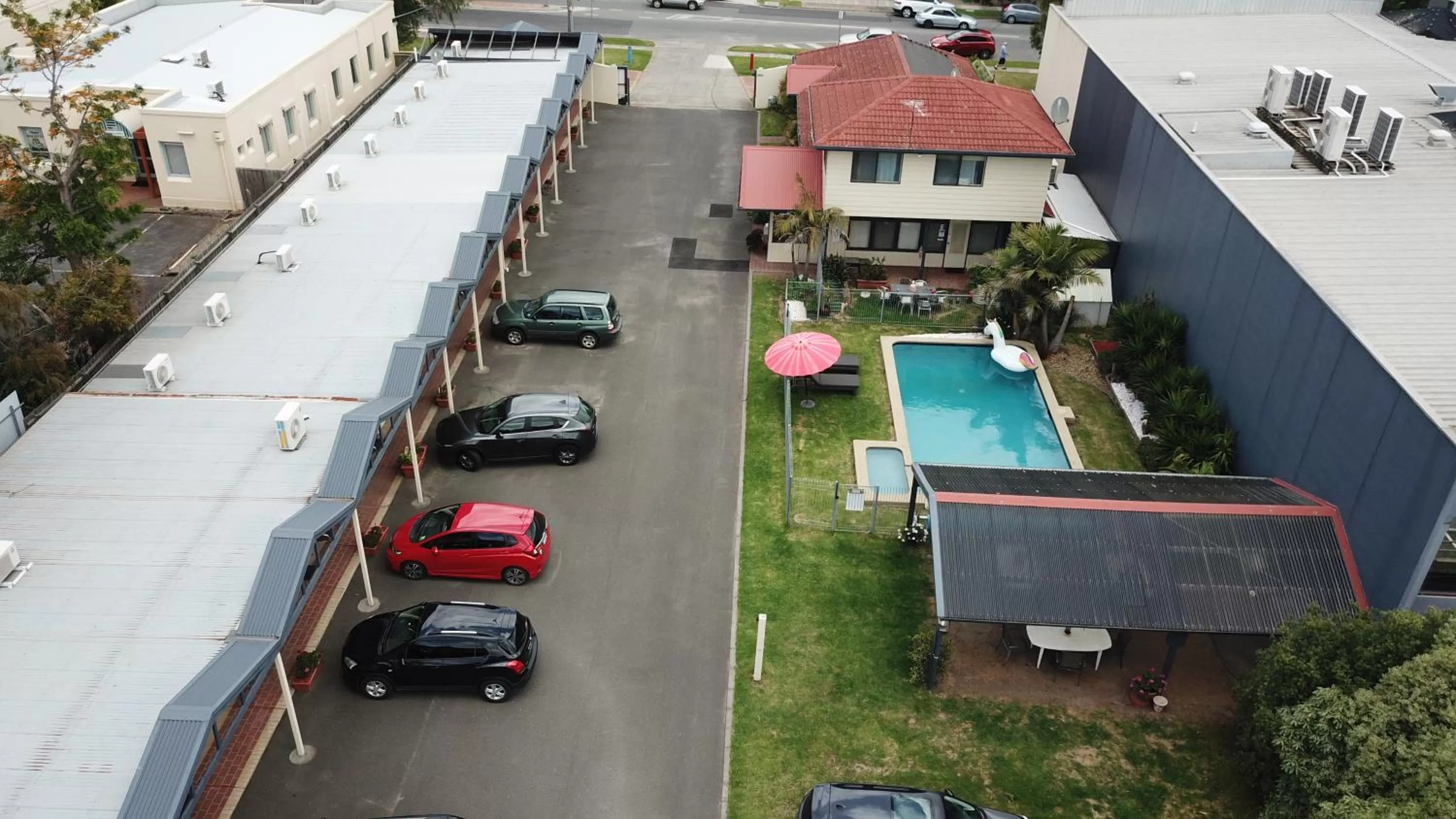 Inner courtyard view, Pool View in Mornington Motel