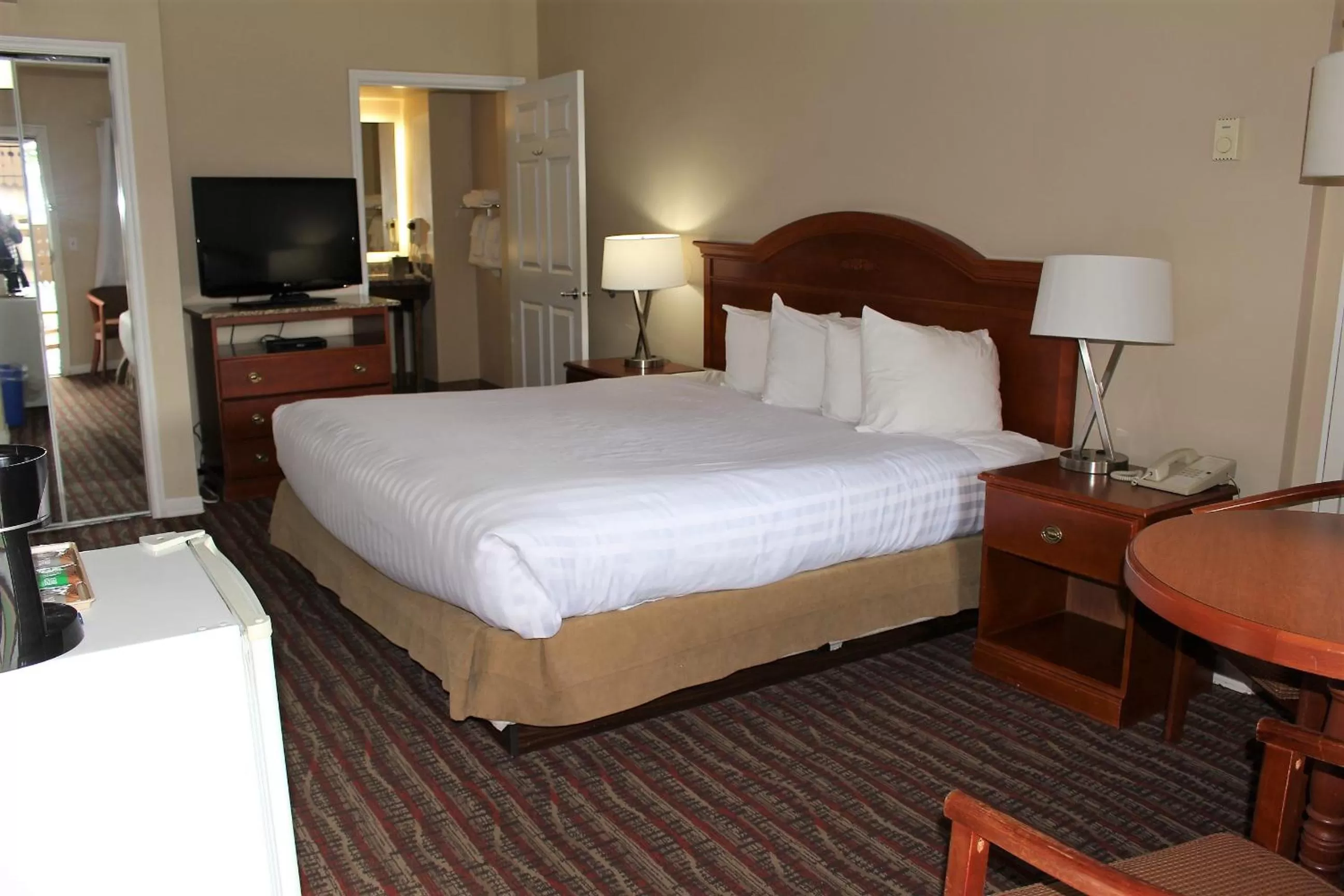 Bedroom, Bed in Ramada by Wyndham Campbell River