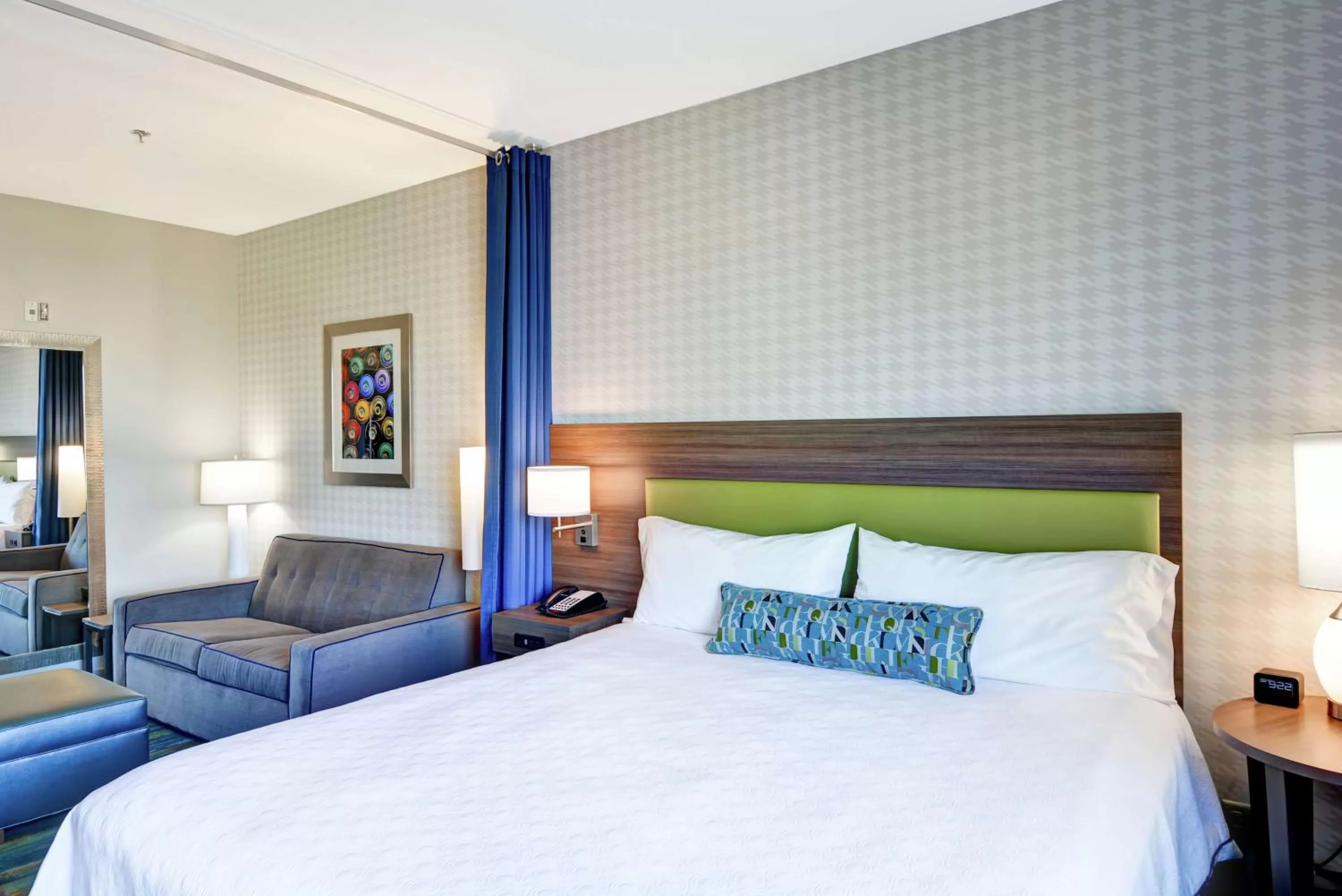 Living room, Bed in Home2 Suites By Hilton Conway