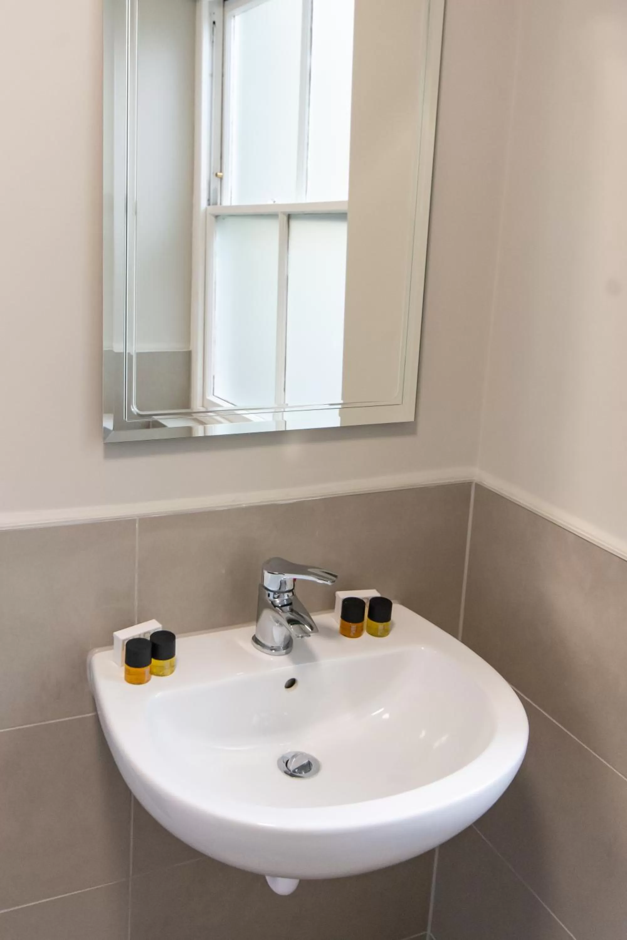 Bathroom in The George Hotel Colchester