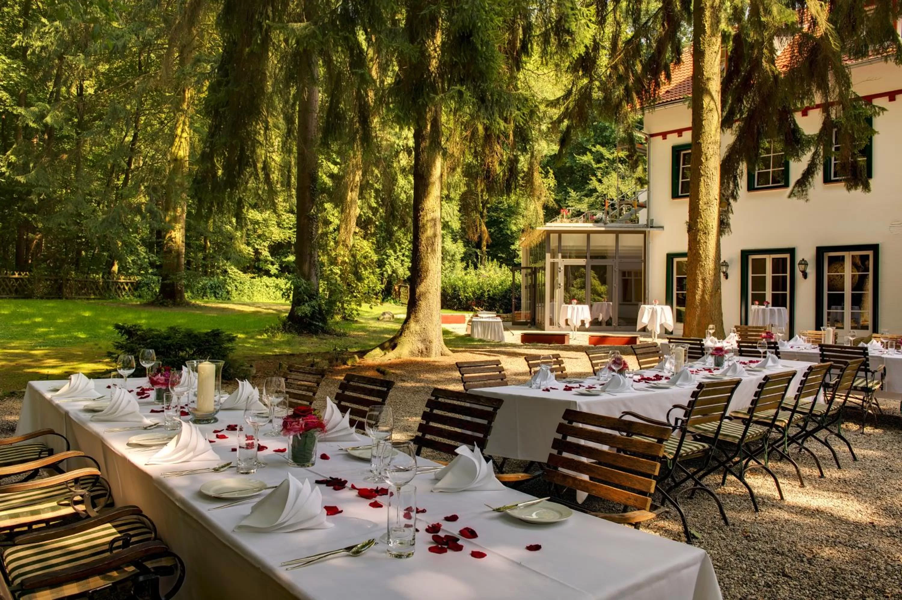 Restaurant/places to eat in Hardtwald Hotel