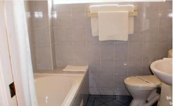 Bathroom in Lake Haven Motor Inn