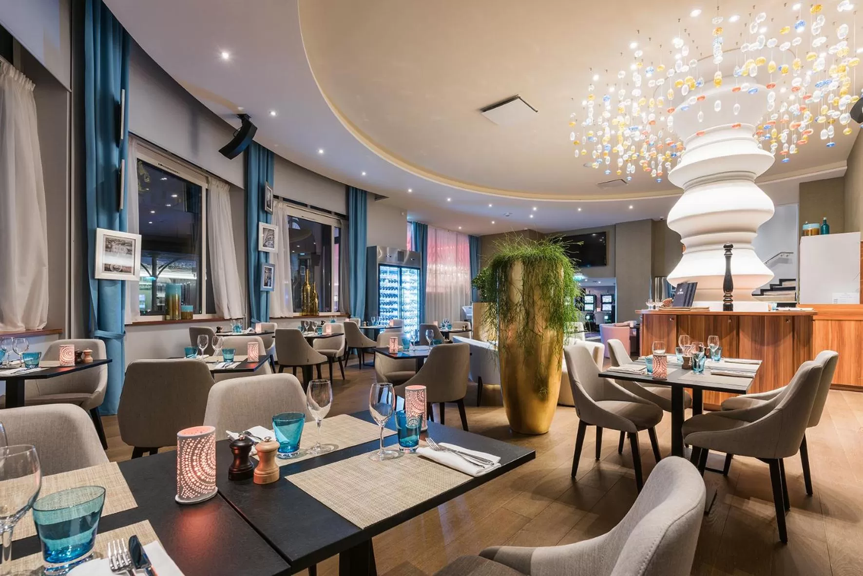 Restaurant/places to eat in Impérial Palace