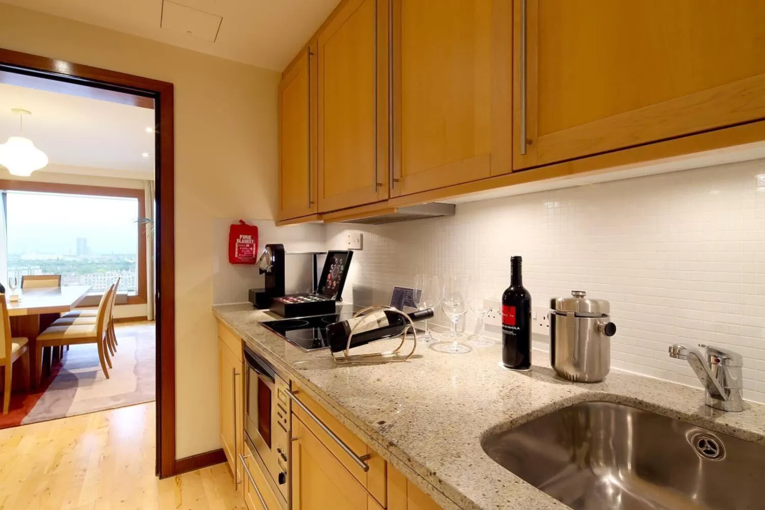 Kitchen or kitchenette in Canary Riverside Plaza Hotel