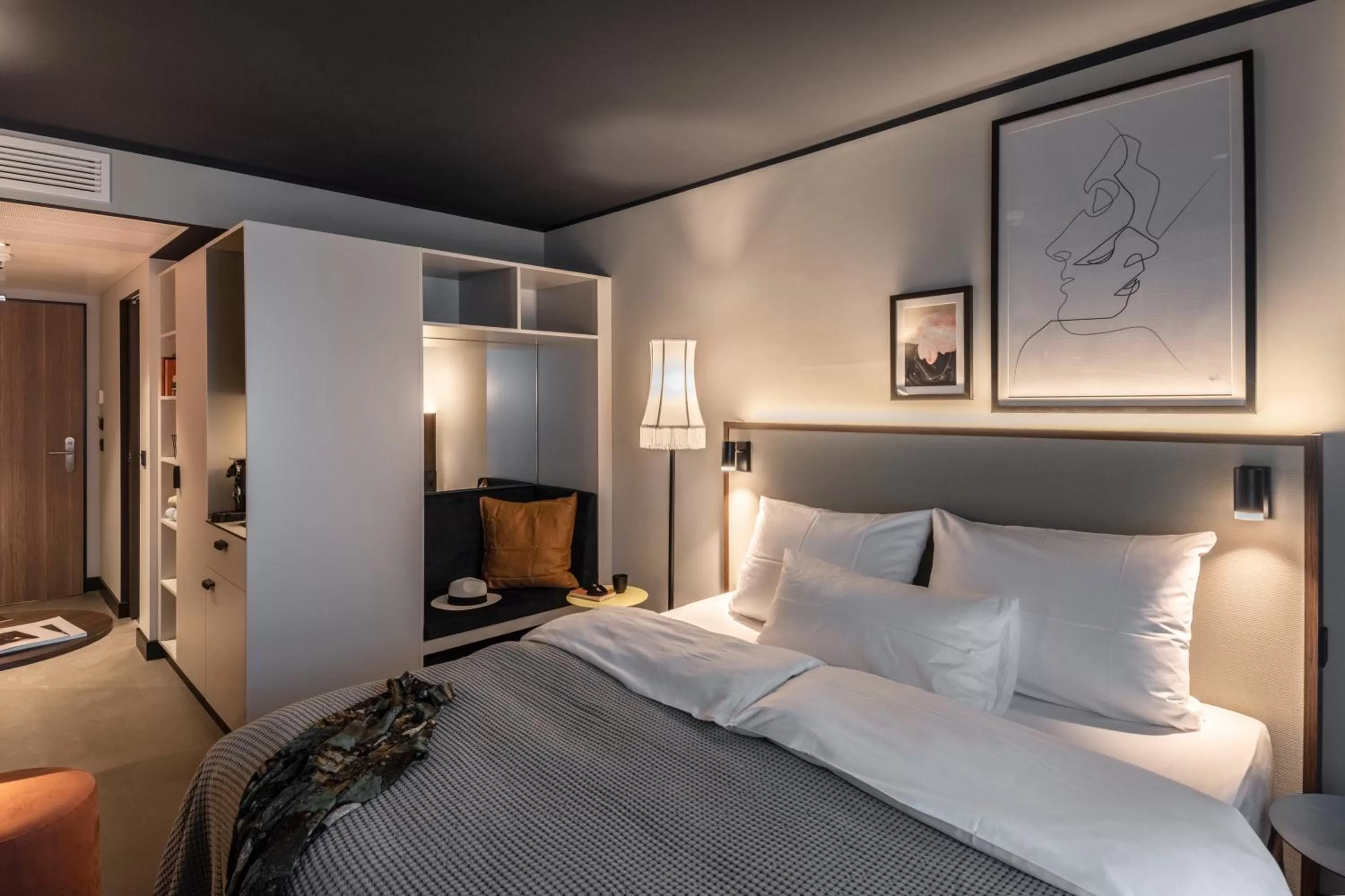 Photo of the whole room, Bed in Revo Munich