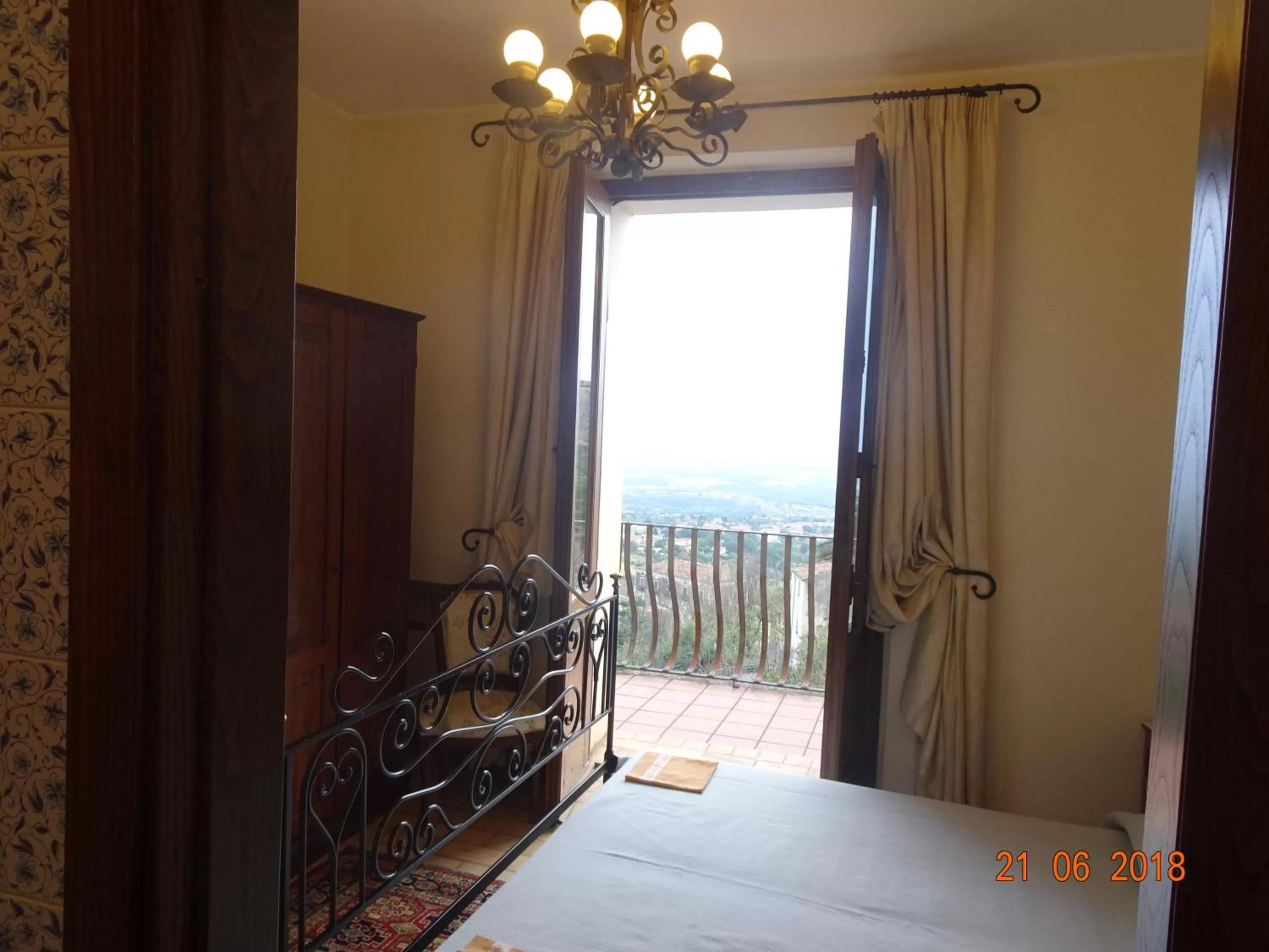 Balcony/Terrace, Bed in Castello di Altomonte