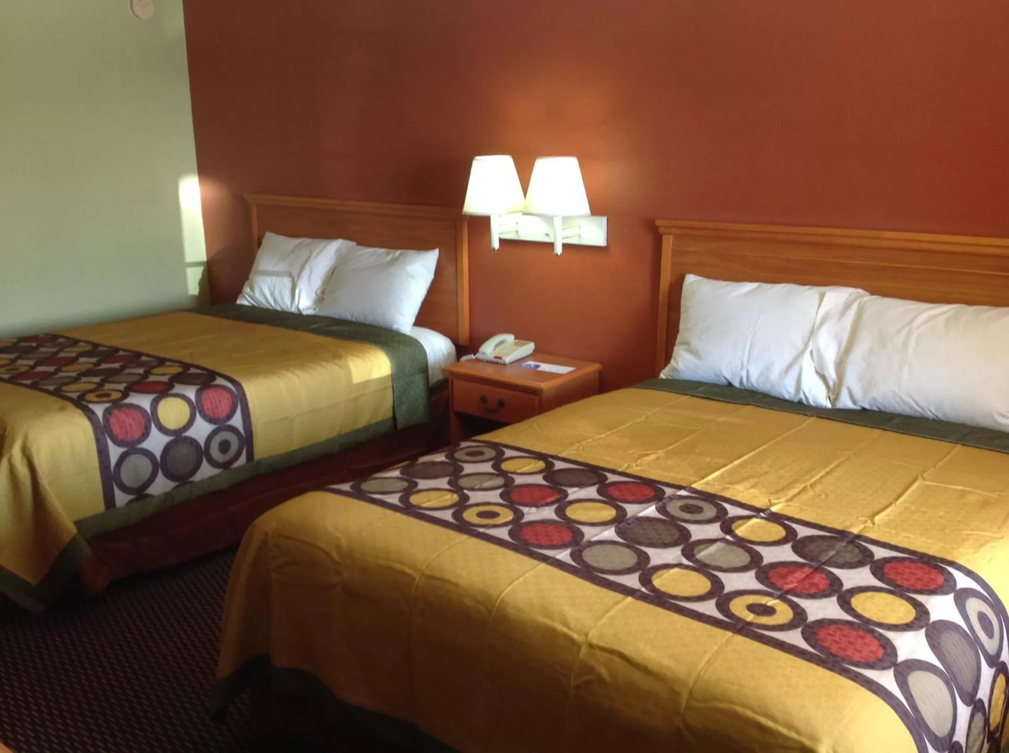 Property building, Bed in Americas Best Value Inn Pryor