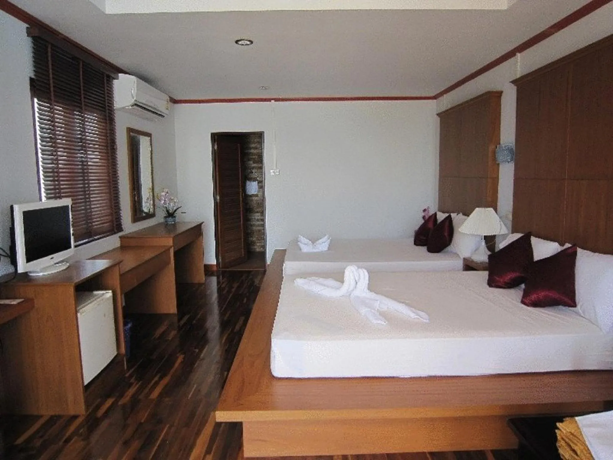 Bed in Lanta Paradise Beach Resort