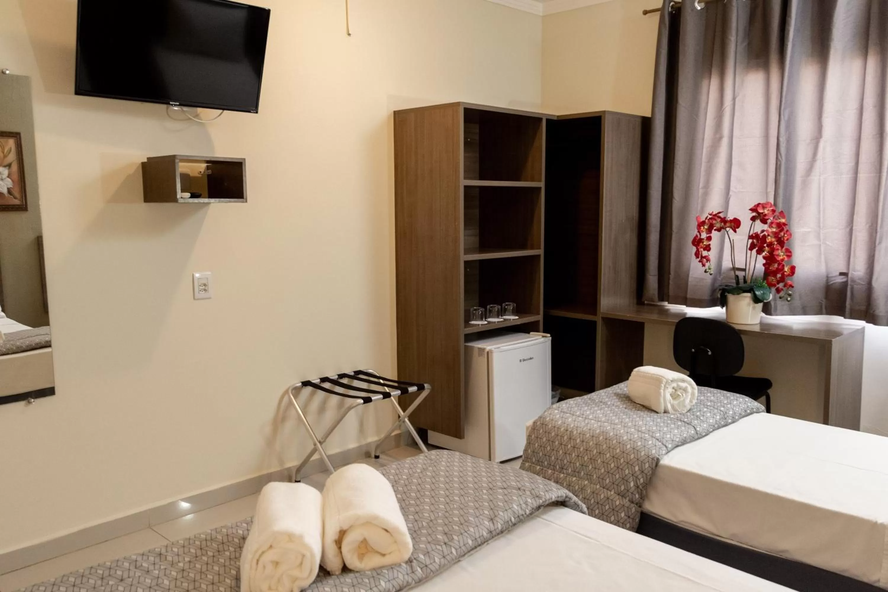 TV/Entertainment Center in Astor Hotel