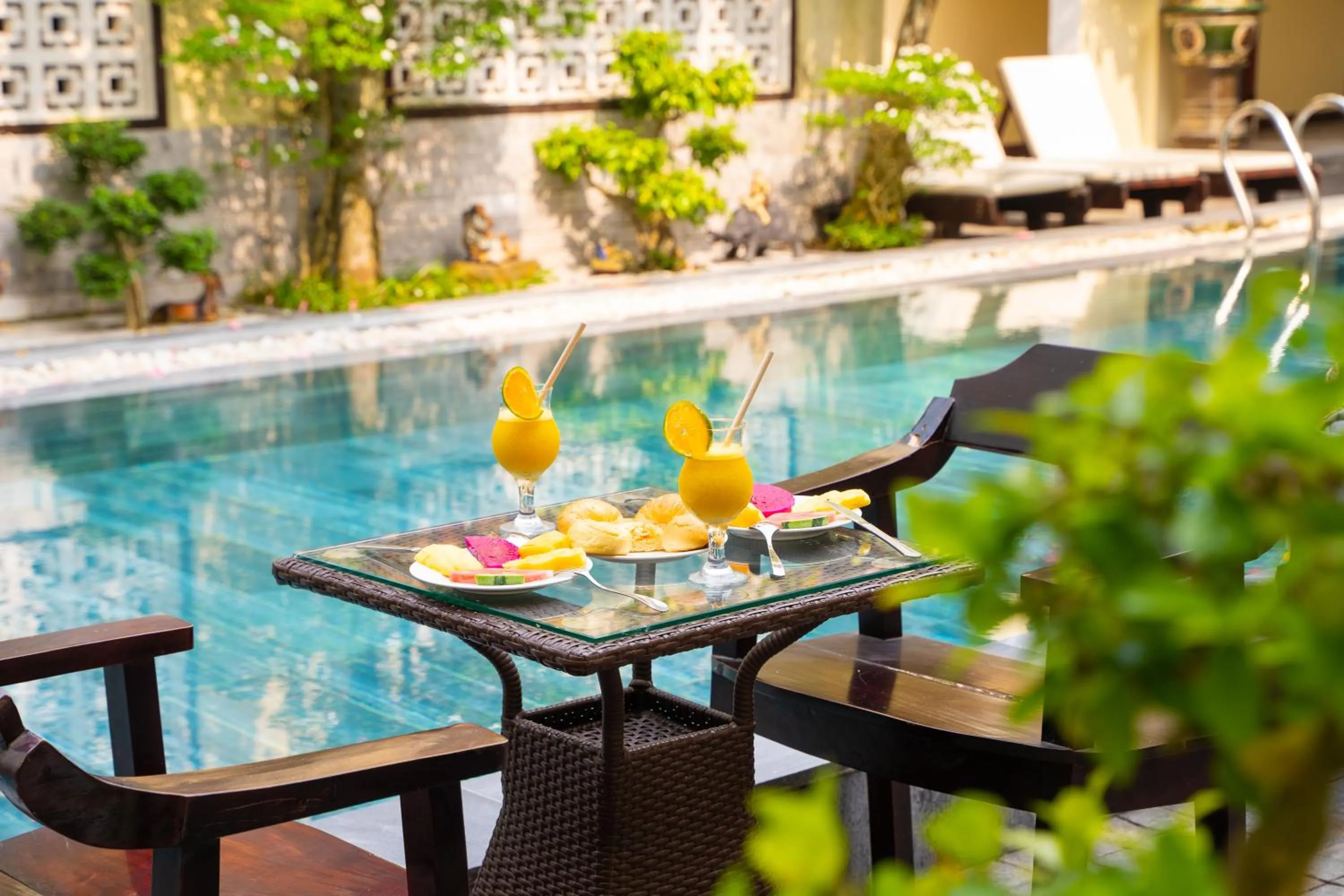 Food and drinks in Little Town Villa