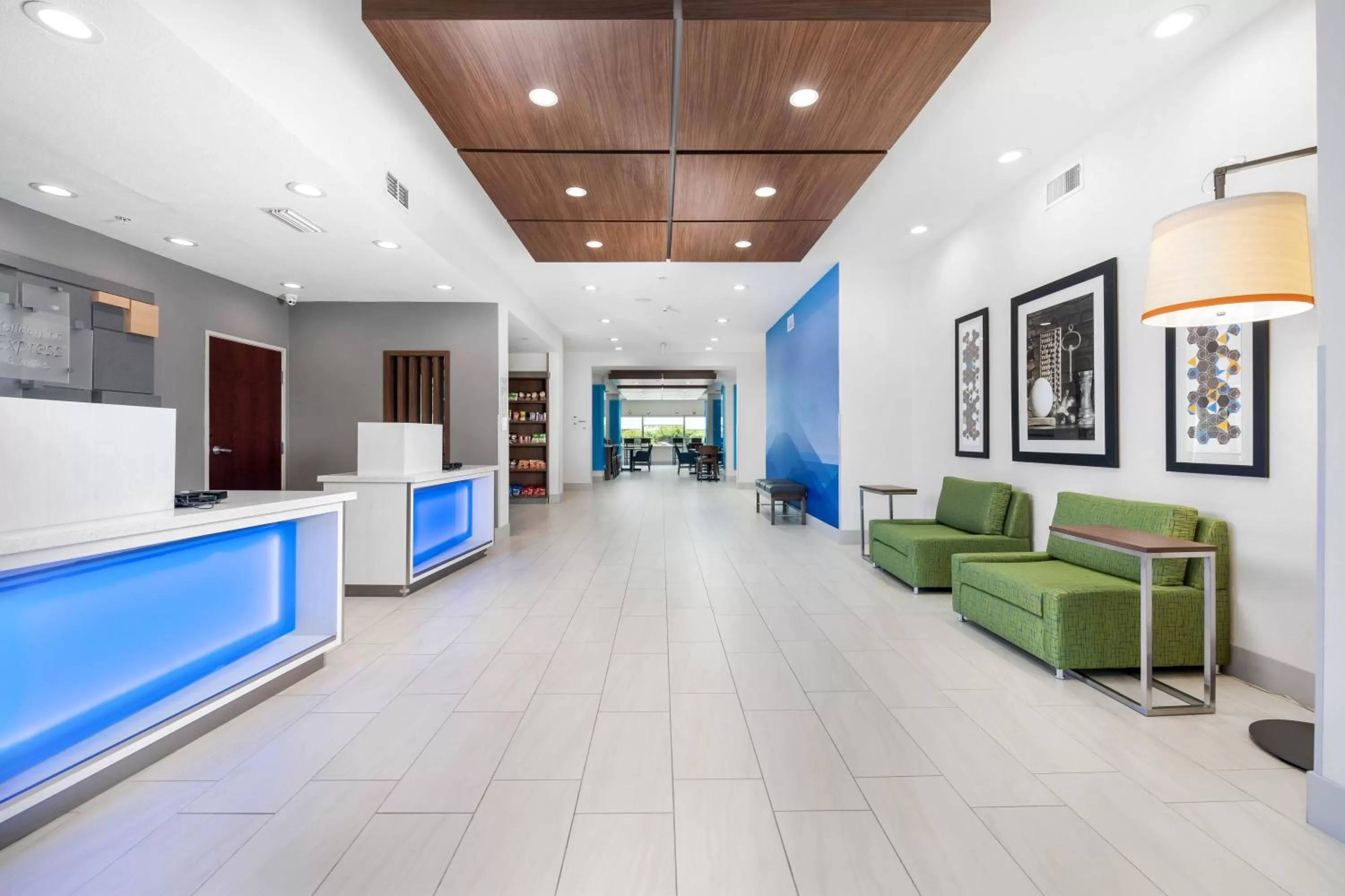 Lobby or reception in Holiday Inn Express Hotel and Suites Conroe by IHG