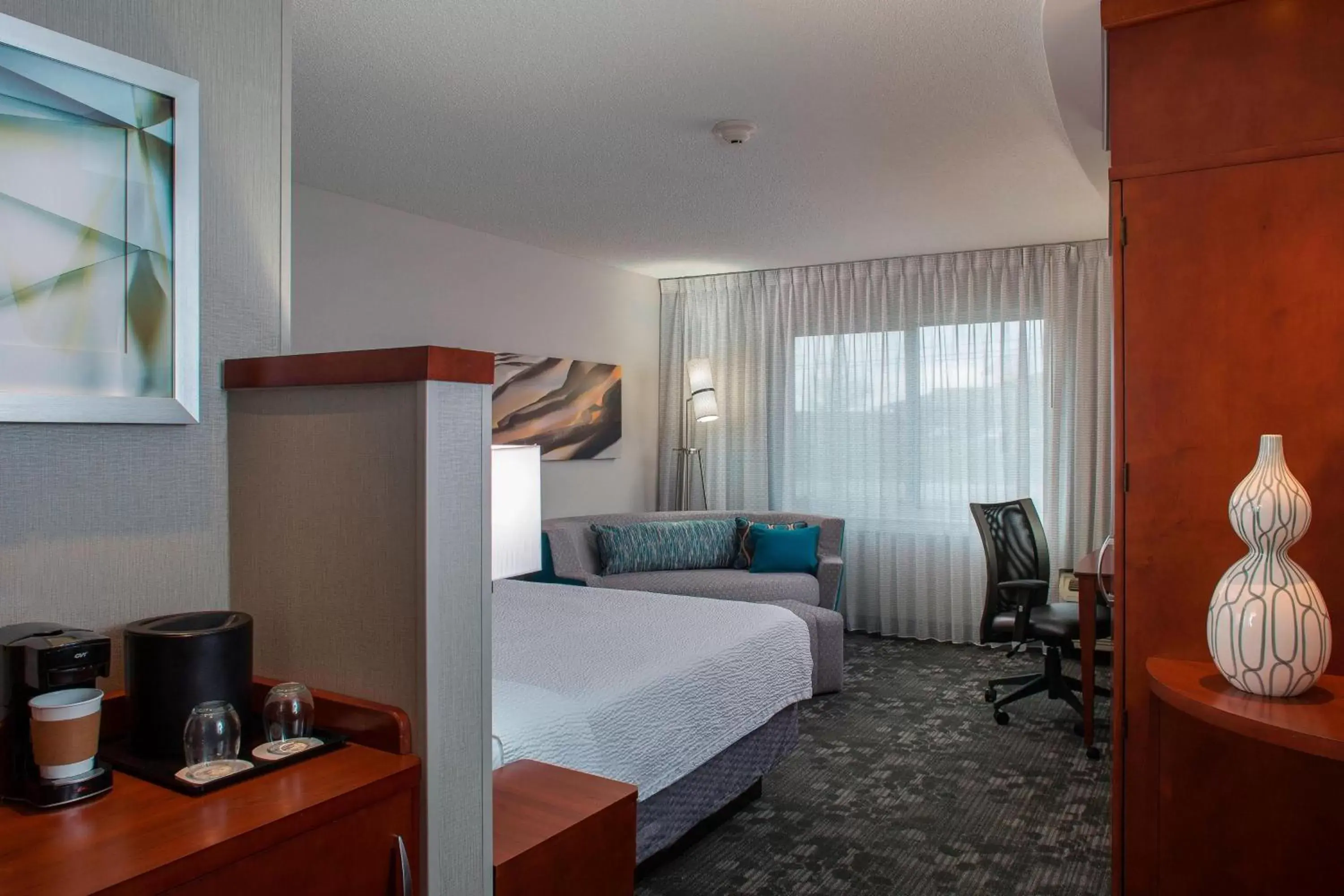 King Room with Sofa Bed in Courtyard by Marriott Nashville Goodlettsville King Room with Sofa Bed in Courtyard by Marriott Nashville Goodlettsville