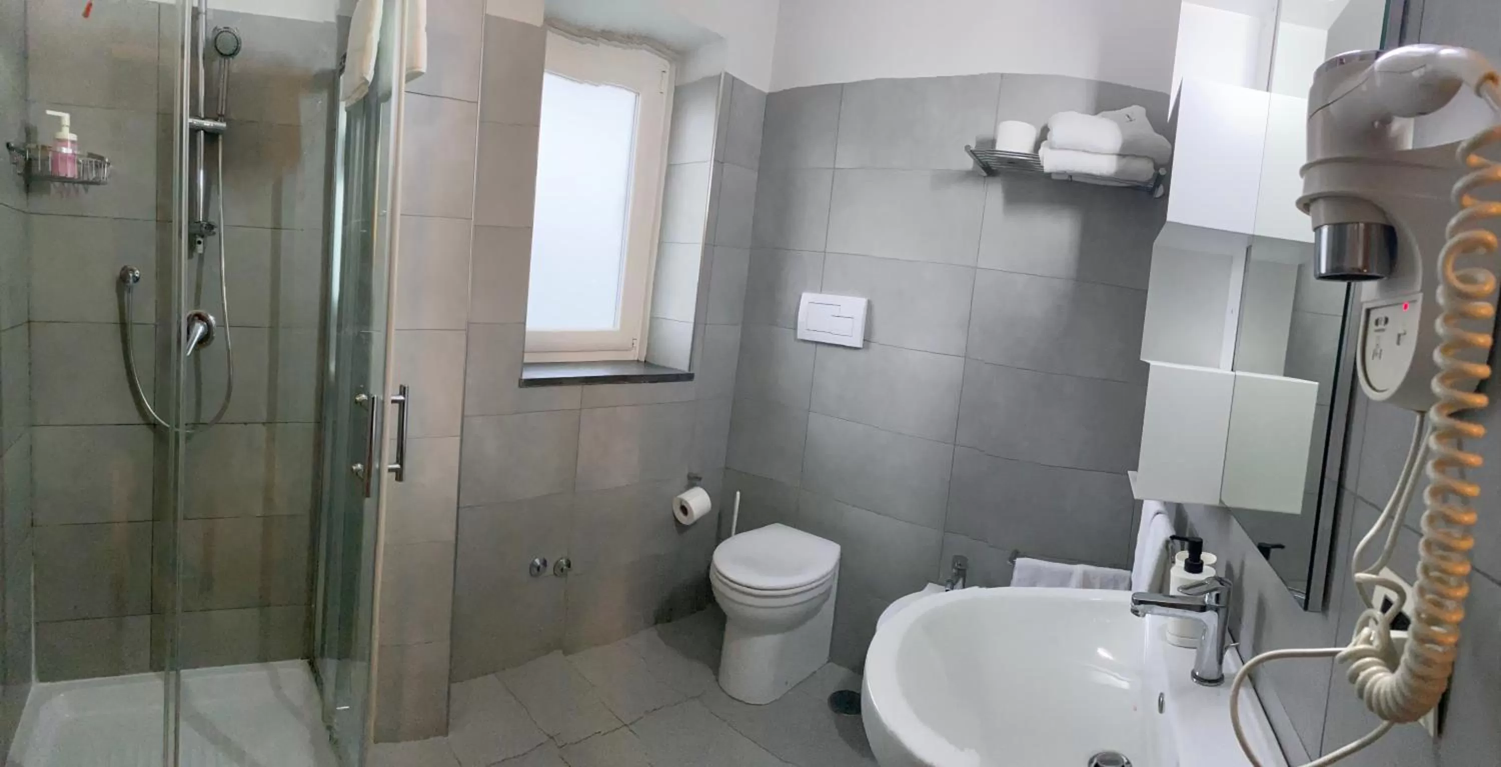 Bathroom in Victoria Hotel