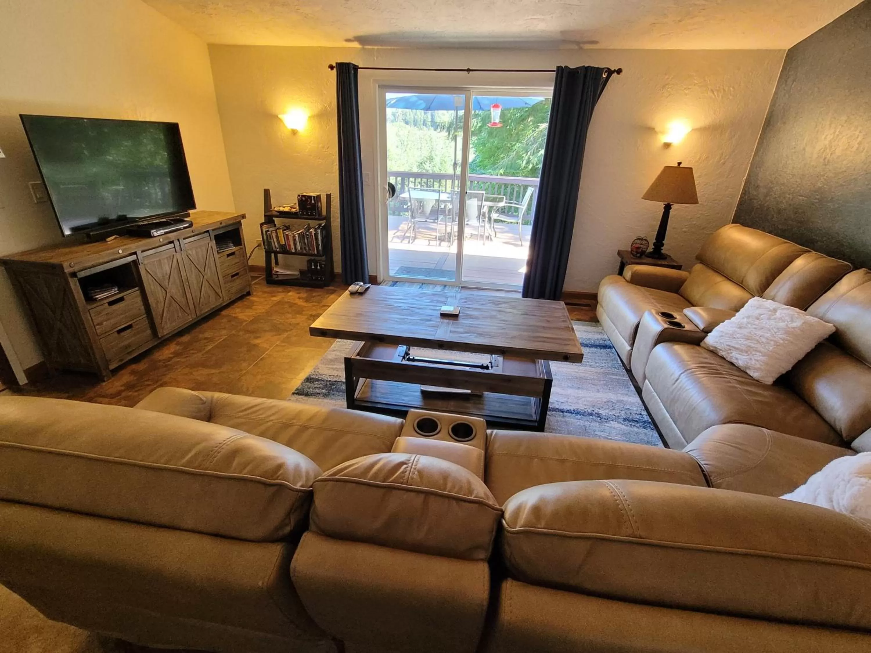 Living room in Misty Valley Inn