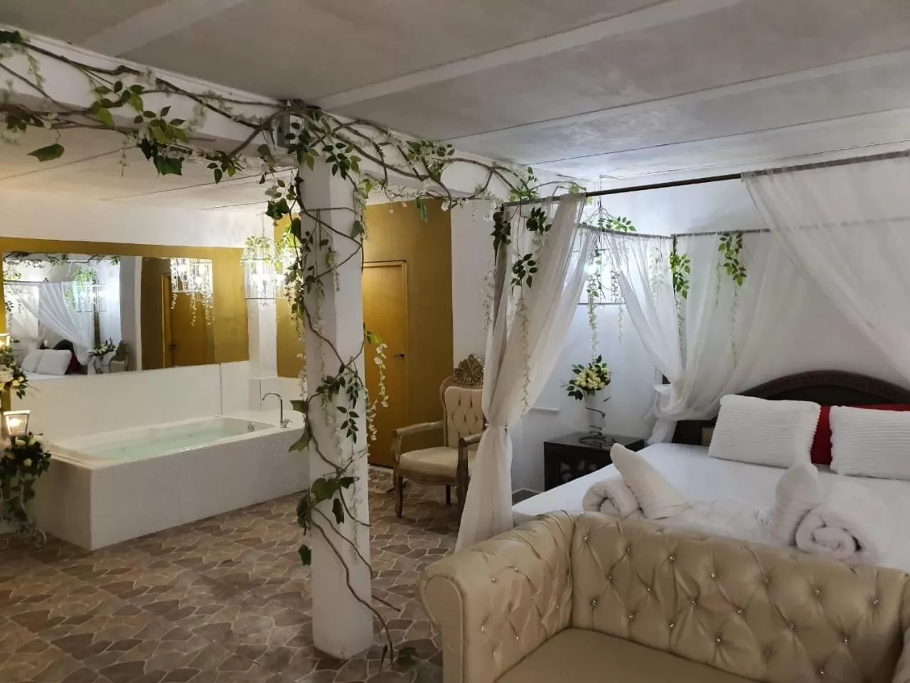 Bed in HOTEL BOUTIQUE EL FARO BY AROMAX