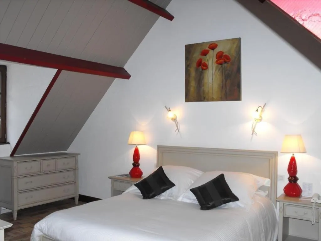 Bed in L'Orée des Chênes, The Originals Relais