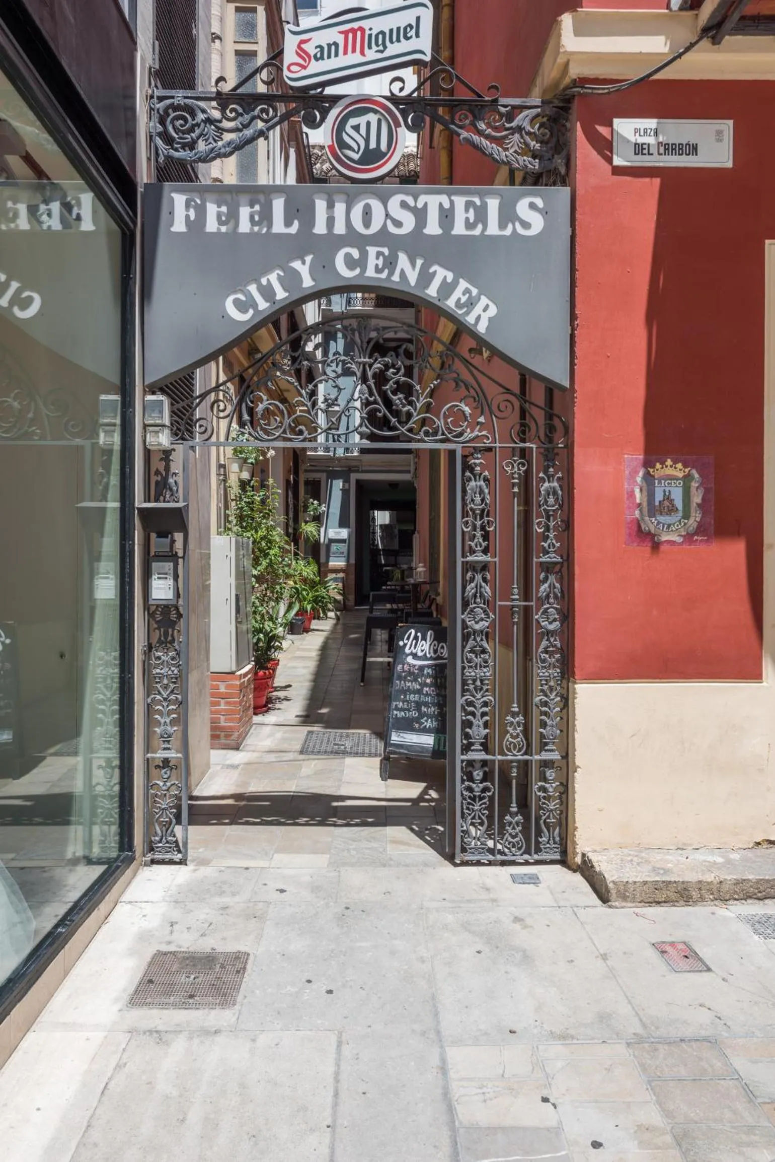 Facade/entrance in Feel Hostels City Center