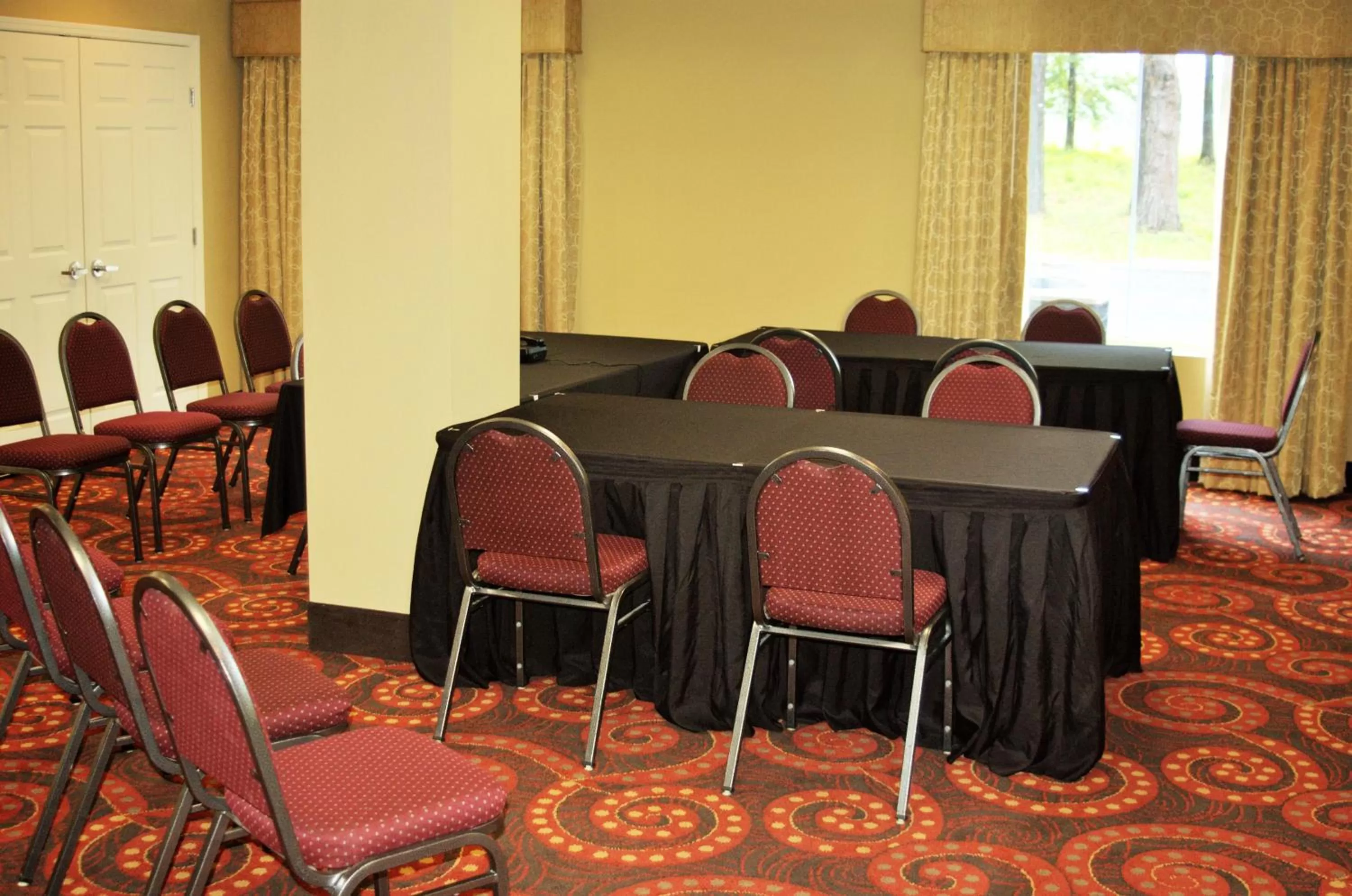 Meeting/conference room in Holiday Inn Express DeFuniak Springs by IHG