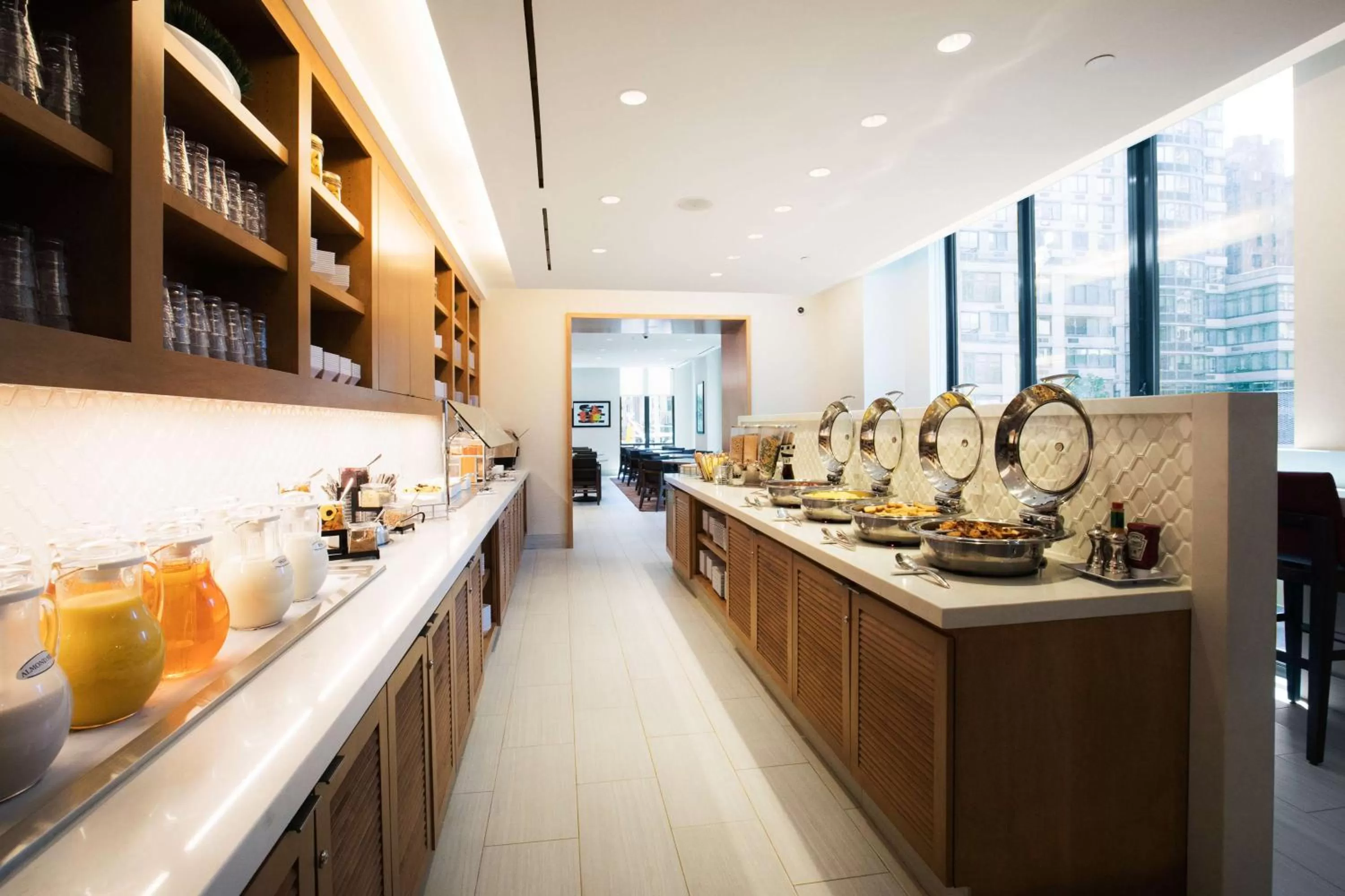 Restaurant/places to eat in Hyatt House New York/Chelsea