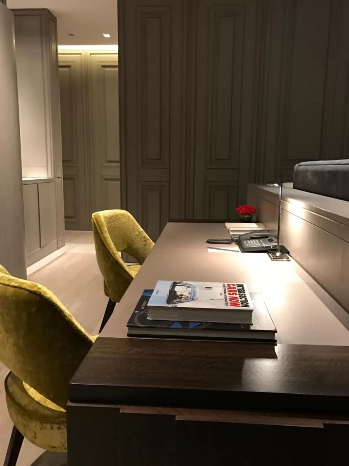 Living room in Roseate House New Delhi