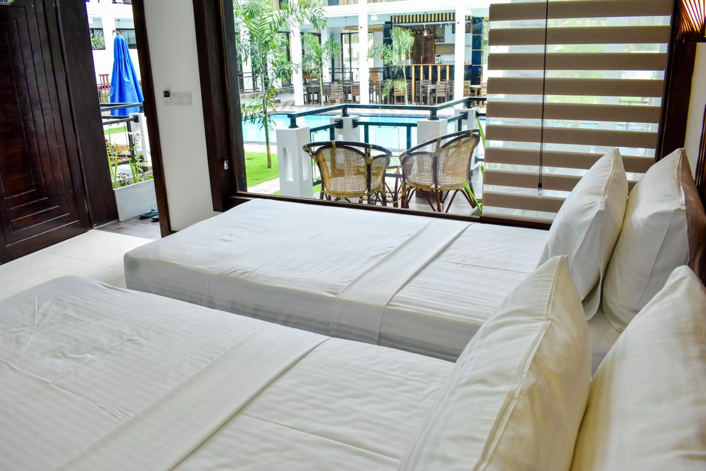 Photo of the whole room, Bed in J7 Villaj Resort