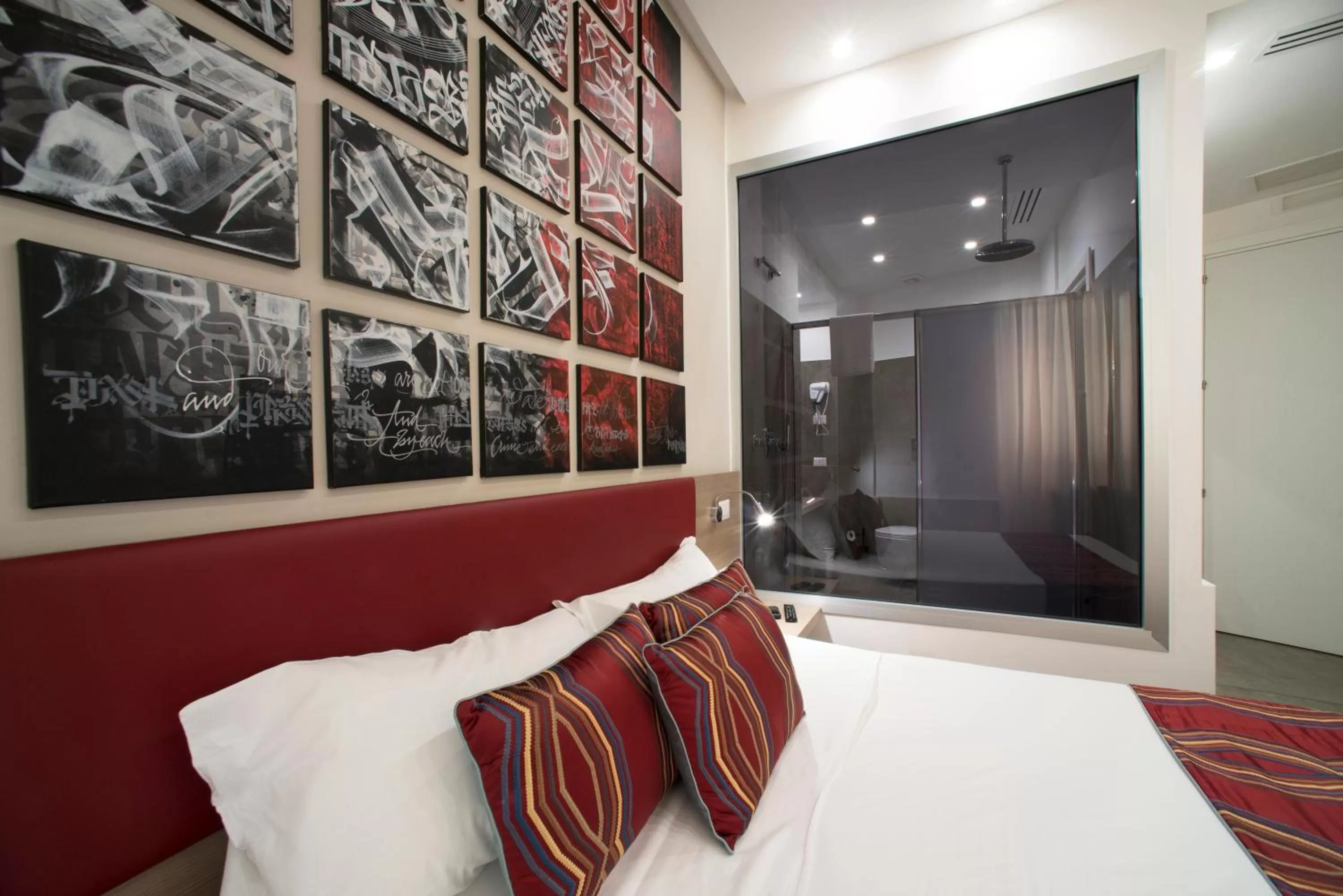 Shower, Bed in Regina Margherita Suite