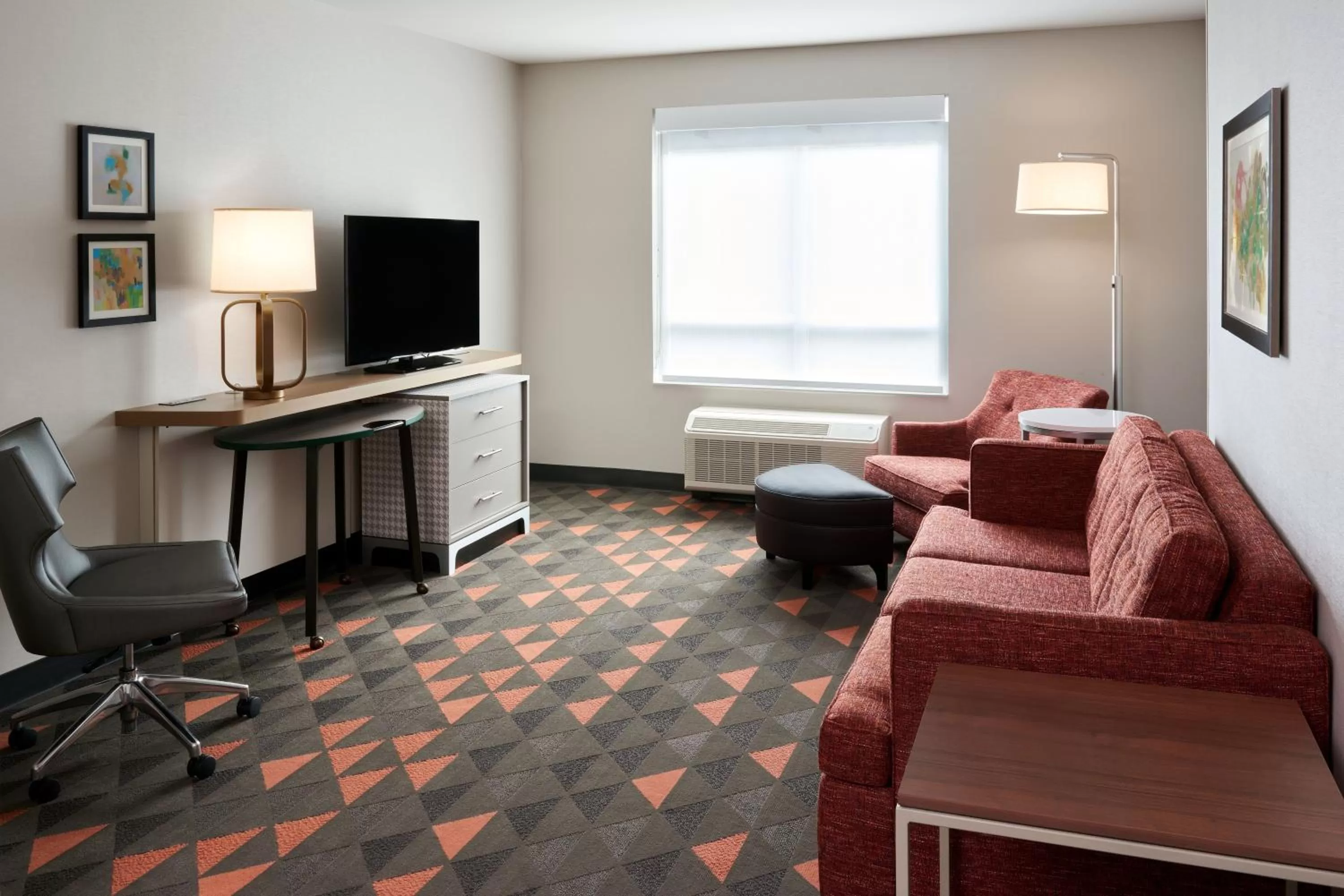 Bedroom in Holiday Inn & Suites Philadelphia W - Drexel Hill by IHG