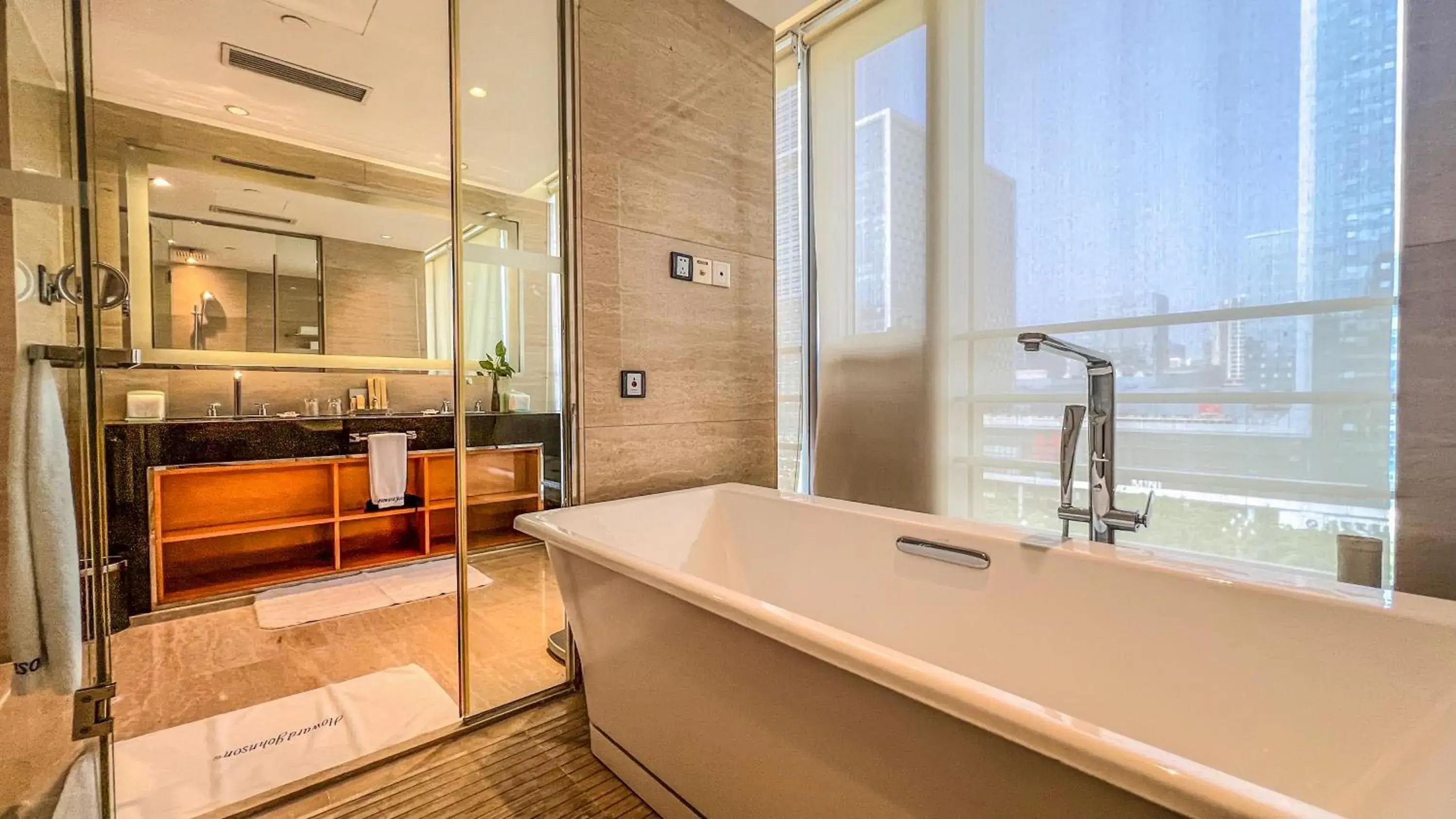 Suite with One King Bed - Smoking - Twin Tower View in Howard Johnson Hi - Tech Plaza Chengdu Suite with One King Bed - Smoking - Twin Tower View in Howard Johnson Hi - Tech Plaza Chengdu