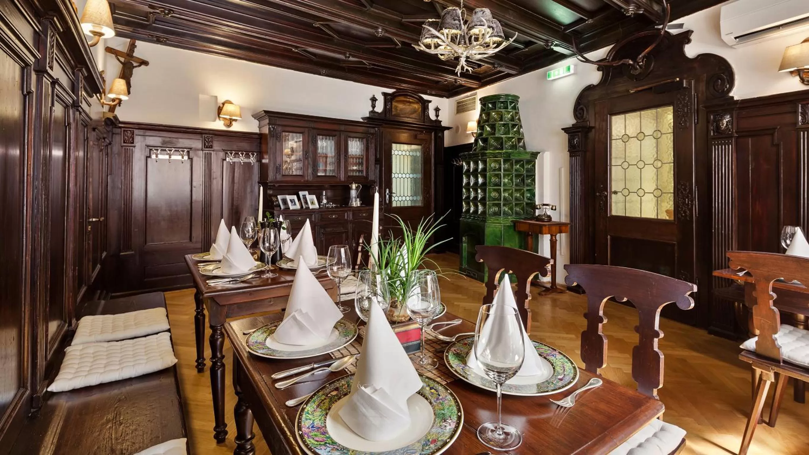 Restaurant/places to eat in Radisson Blu Hotel Altstadt