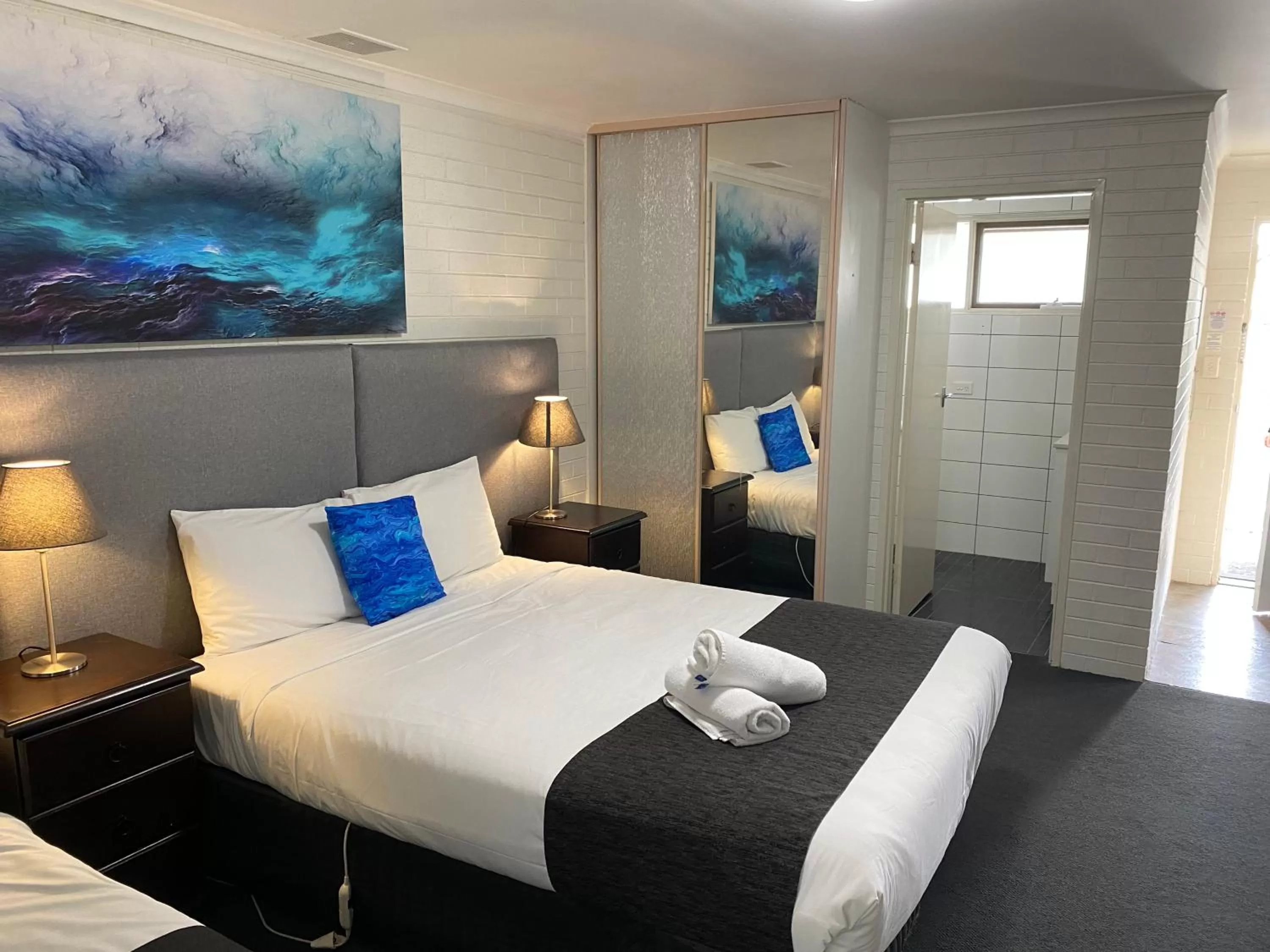 towels, Bed in Frankston Motel