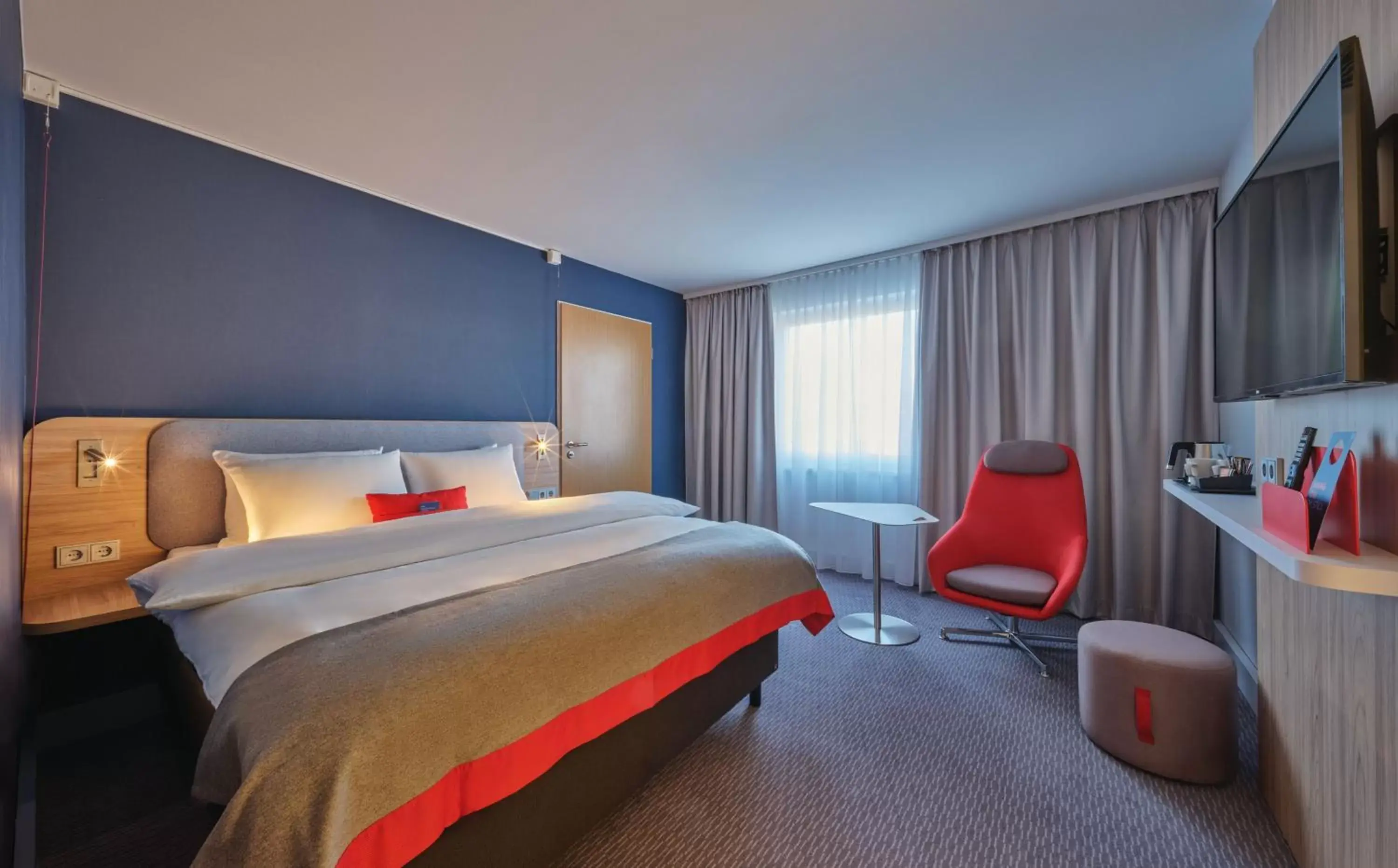 Standard Queen Room - Disability Access in Holiday Inn Express Cologne Muelheim by IHG Standard Queen Room - Disability Access in Holiday Inn Express Cologne Muelheim by IHG