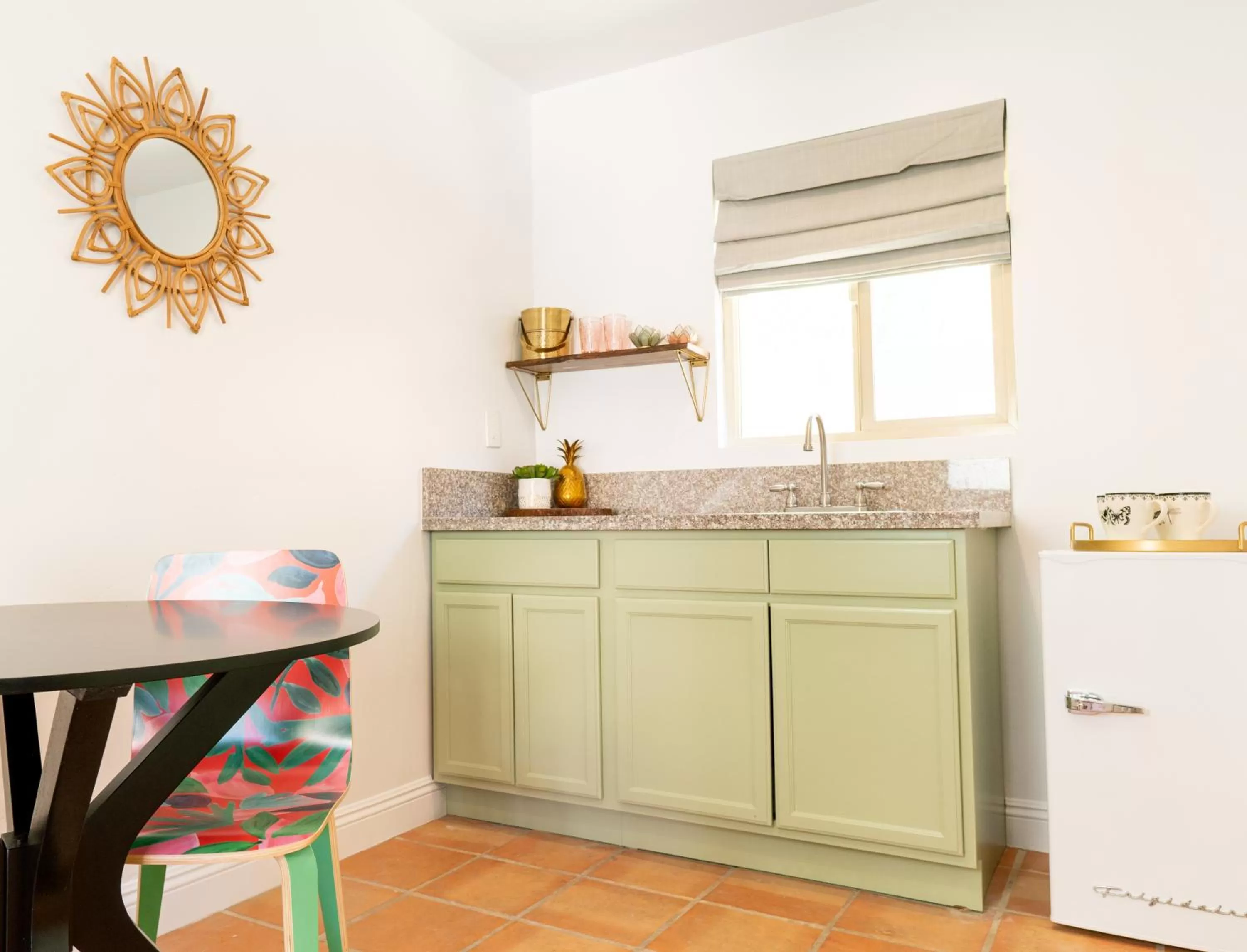 Dining area in Fleur Noire Hotel - 21 and Over