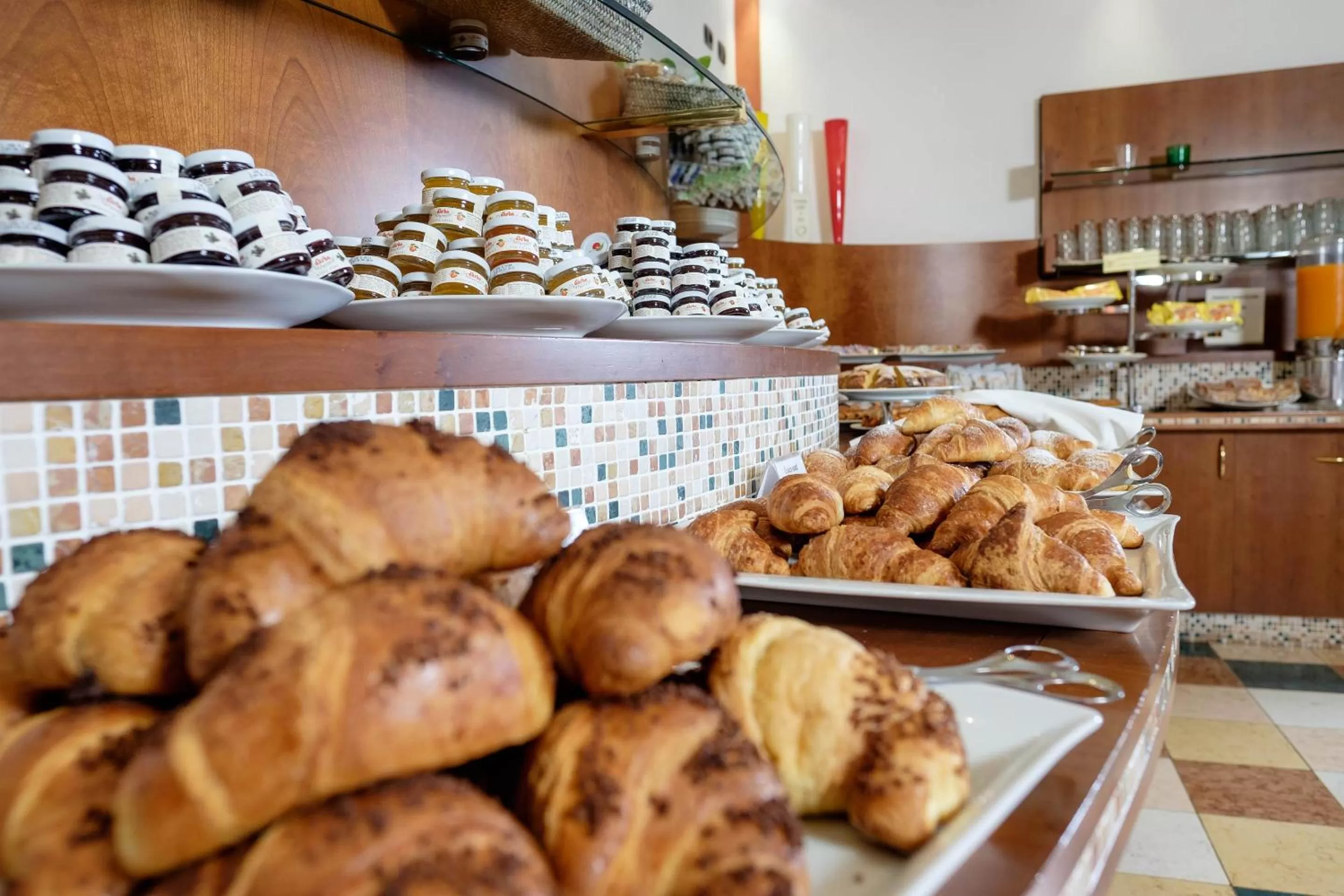 Buffet breakfast in Hotel Villa Malaspina