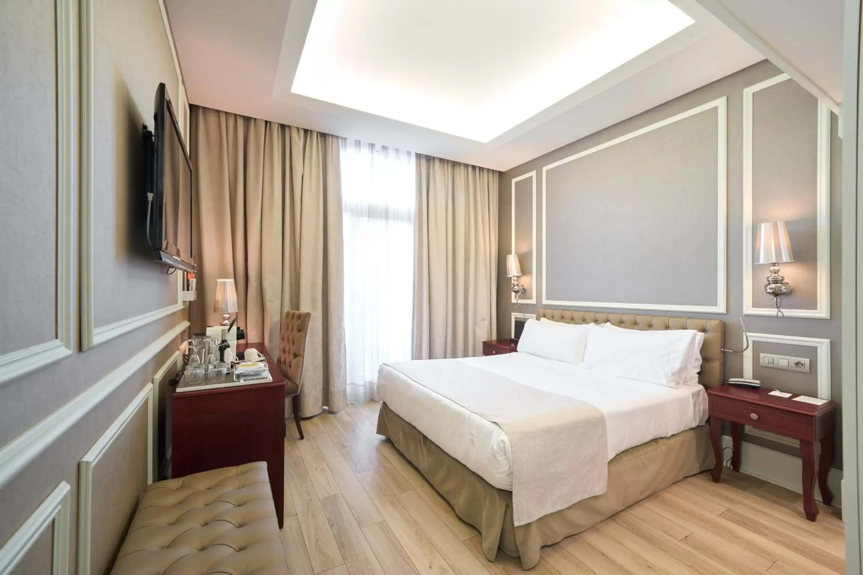 Double or Twin Room in Catalonia Passeig de Gràcia 4* Sup Double or Twin Room in Catalonia Passeig de Gràcia 4* Sup