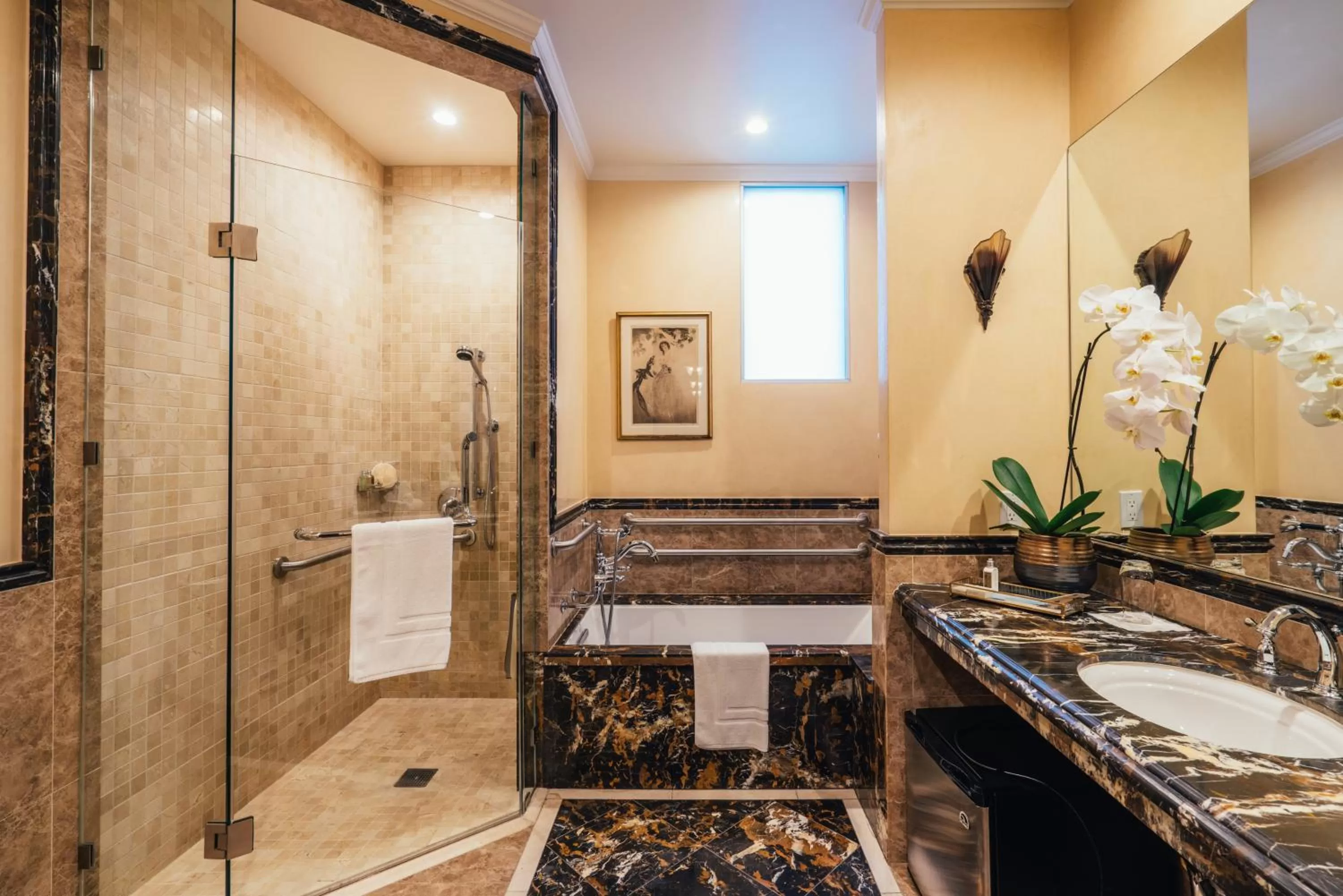 Bathroom in Neighbourgood Sutter Mansion